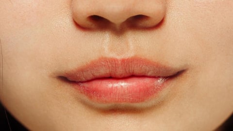 गर्मियों में होंठ फटने के क्या कारण हैं? जानिए इन्हें ठीक करने के तरीके