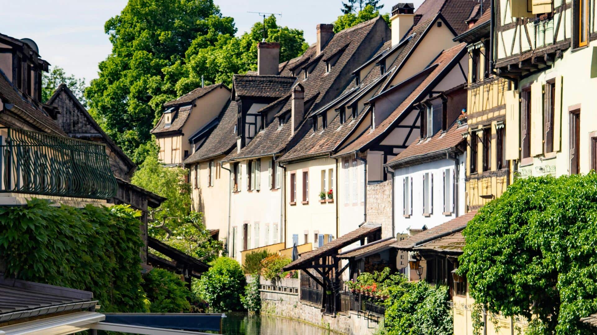 भीड़ से दूर करनी है अंतरराष्ट्रीय यात्रा? फ्रांस के ये 5 खूबसूरत गांव हैं शानदार विकल्प