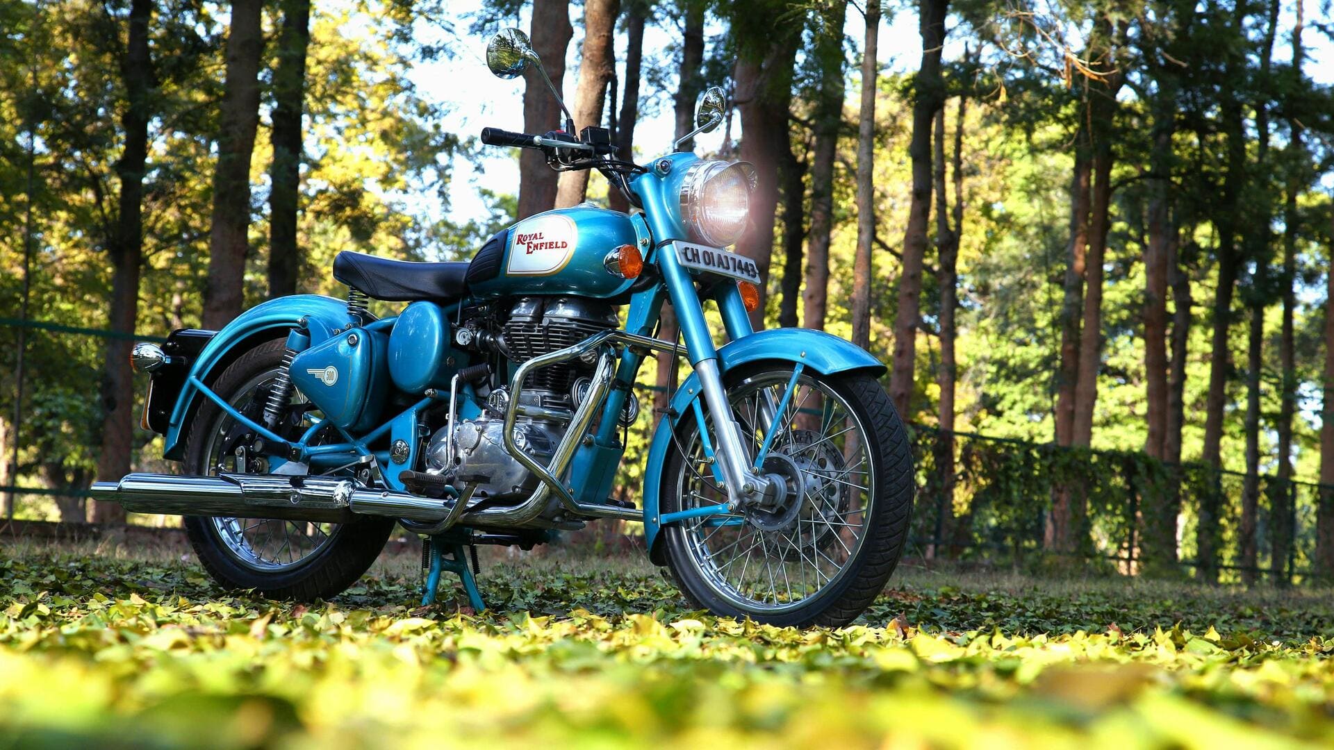 सर्दियों में बाइक या स्कूटी चलाते समय खुद को गर्म और आरामदायक रखने के लिए अपनाएं ये तरीके