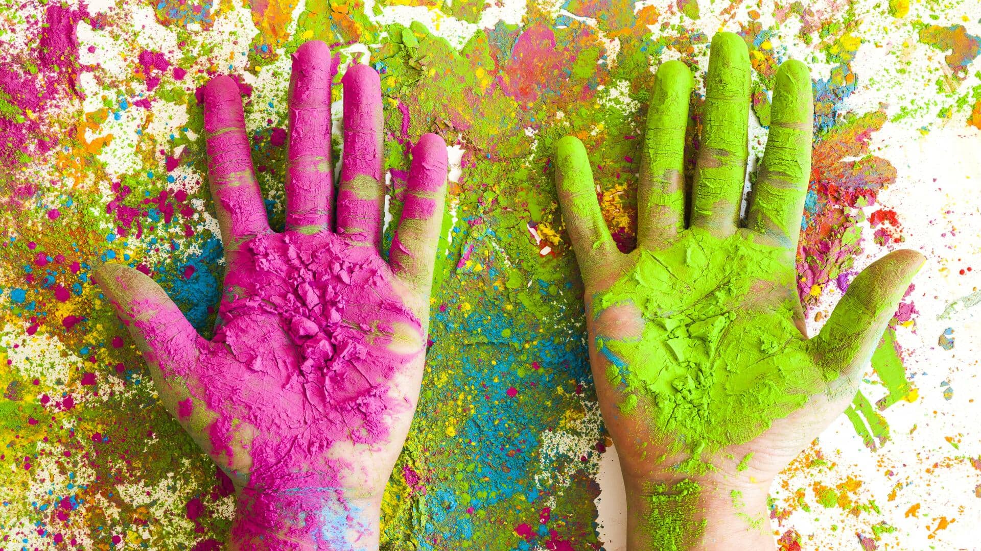 होली खेलने के लिए घर पर इस तरह बनाएं रंग, त्वचा संबंधित समस्याओं से रहेंगे दूर 