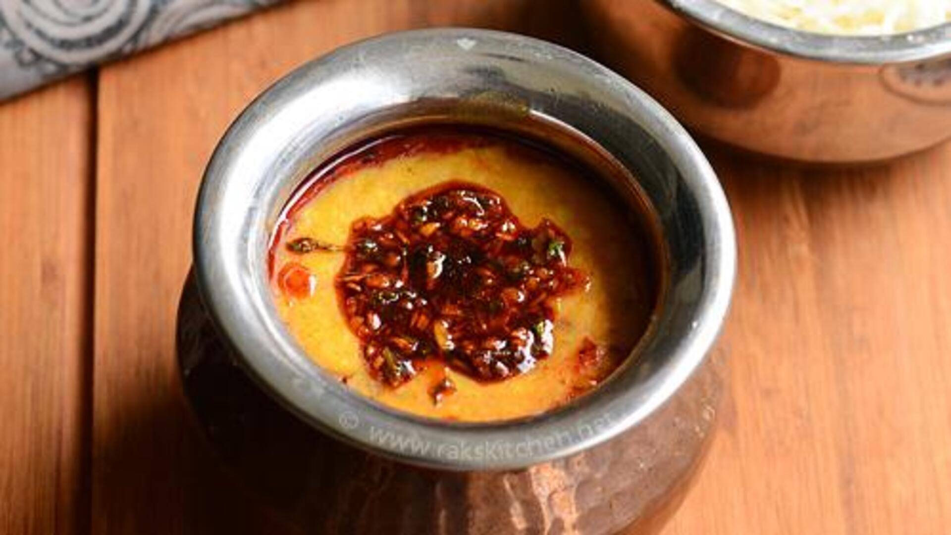 दोपहर के खाने के लिए घर पर ऐसे बनाएं पारंपरिक लहसुनी दाल, स्वाद होगा लाजवाब