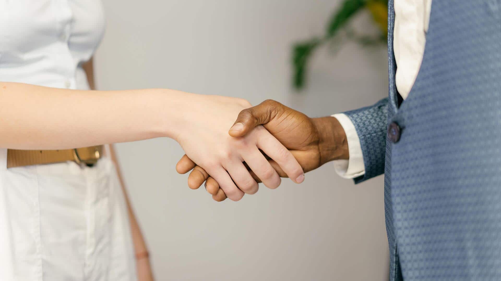 बिना मांगे लोगों का सम्मान पाने के लिए अपनाएं ये 5 तरीके, बन जाएंगे उनके चहीते