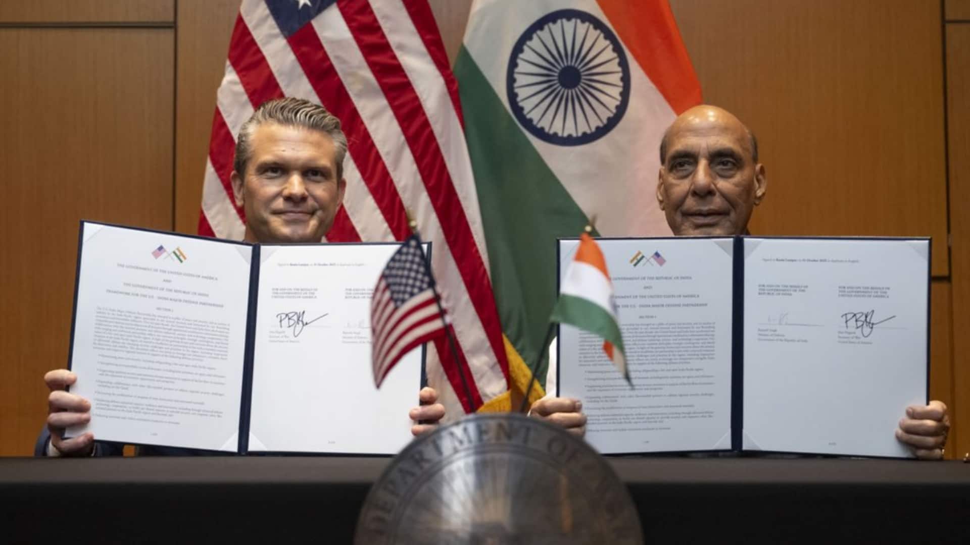 भारत-अमेरिका ने 10-वर्षीय रक्षा फ्रेमवर्क पर हस्ताक्षर किए, रक्षा मंत्री बोले- ये नए अध्याय की शुरुआत भारत-अमेरिका ने 10-वर्षीय रक्षा फ्रेमवर्क पर हस्ताक्षर किए, रक्षा मंत्री बोले- ये नए अध्याय की शुरुआत