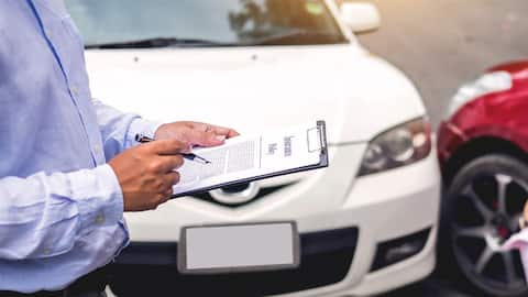 कार बीमा रिन्यू कराते समय न करें ये गलतियां, वरना पड़ेगा महंगा 