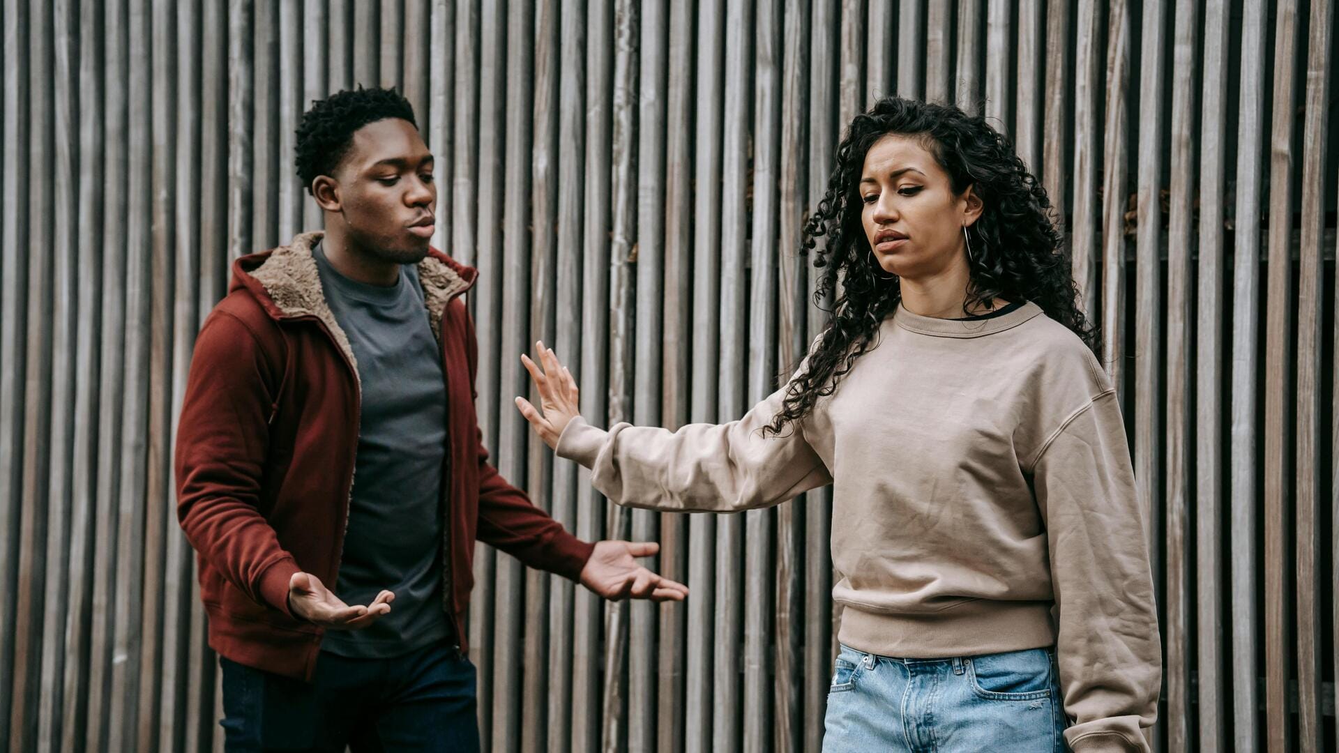 क्या आप एक टॉक्सिक रिश्ते में हैं? जानिए 5 संकेत