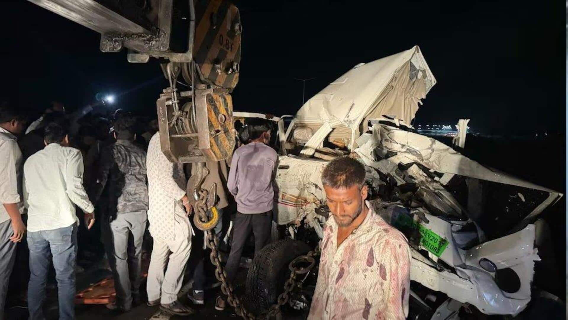 मध्य प्रदेश: धार में टायर फटने से पिकअप वाहन पलटा, 6 बच्चों समेत 16 की मौत