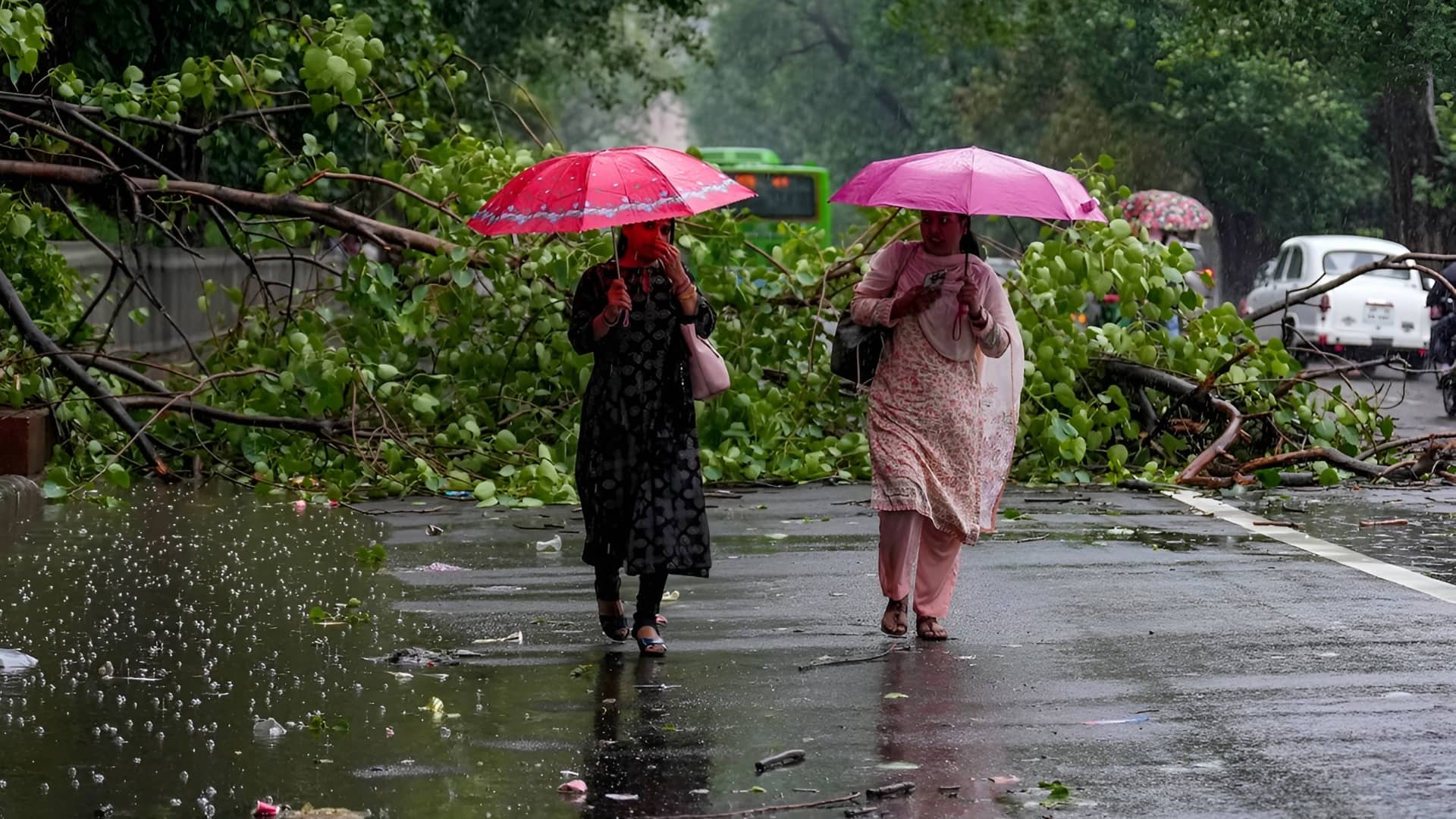 उत्तर भारत के कई शहरों में पारा 30 डिग्री के पार, बारिध-अंधड़ को लेकर आया अलर्ट