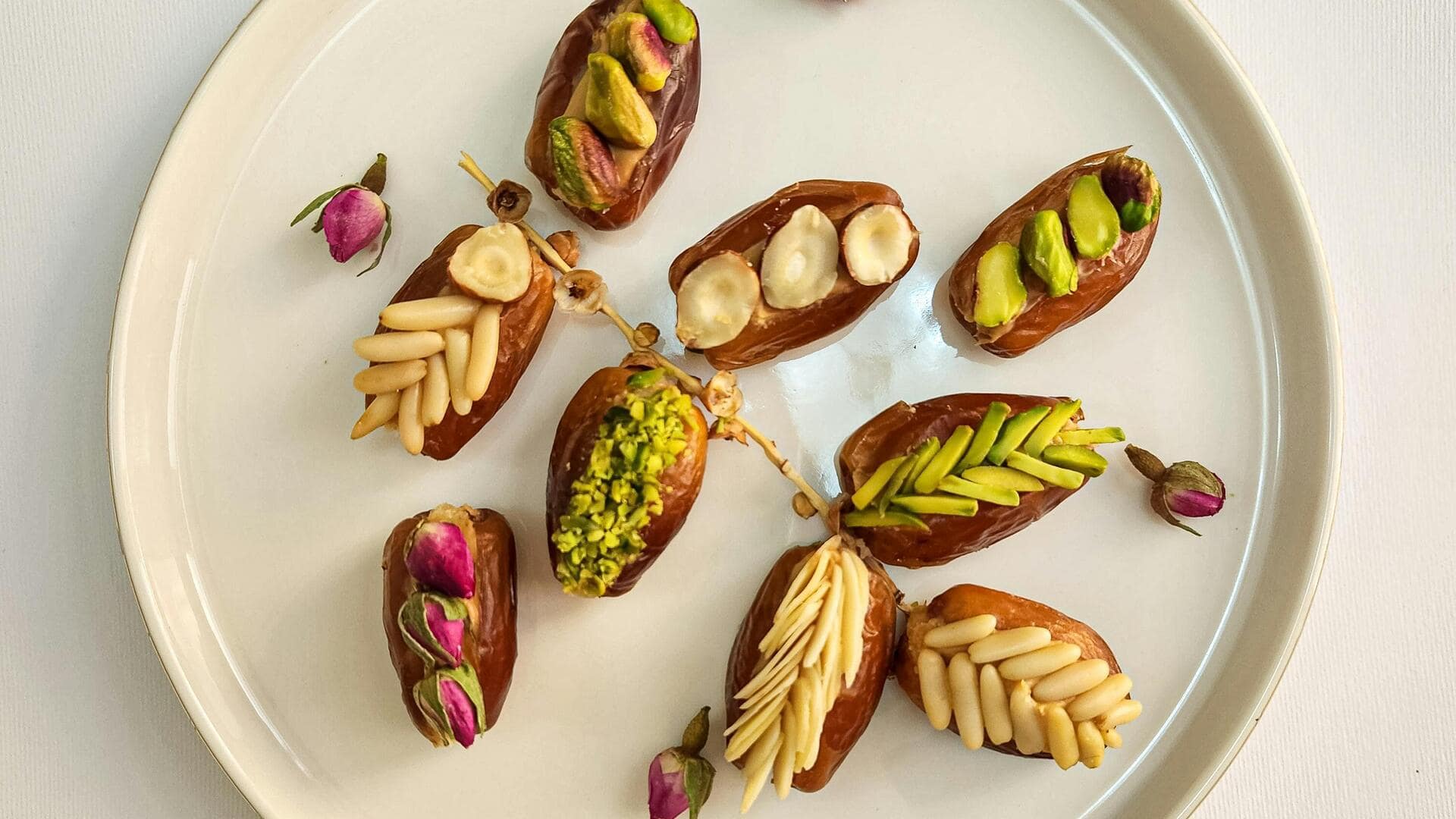 देर रात मीठा खाने का करता है मन? सिर्फ 2 सामग्रियों से बनाएं ये स्वादिष्ट मिठाइयां