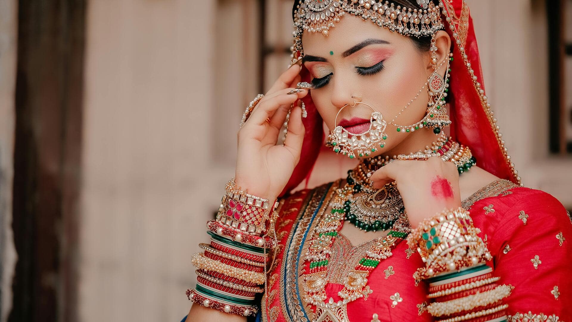 हर दुल्हन के पास जरूर होनी चाहिए ये 5 चूड़ियां, शादी में लगेंगी बेहद खूबसूरत