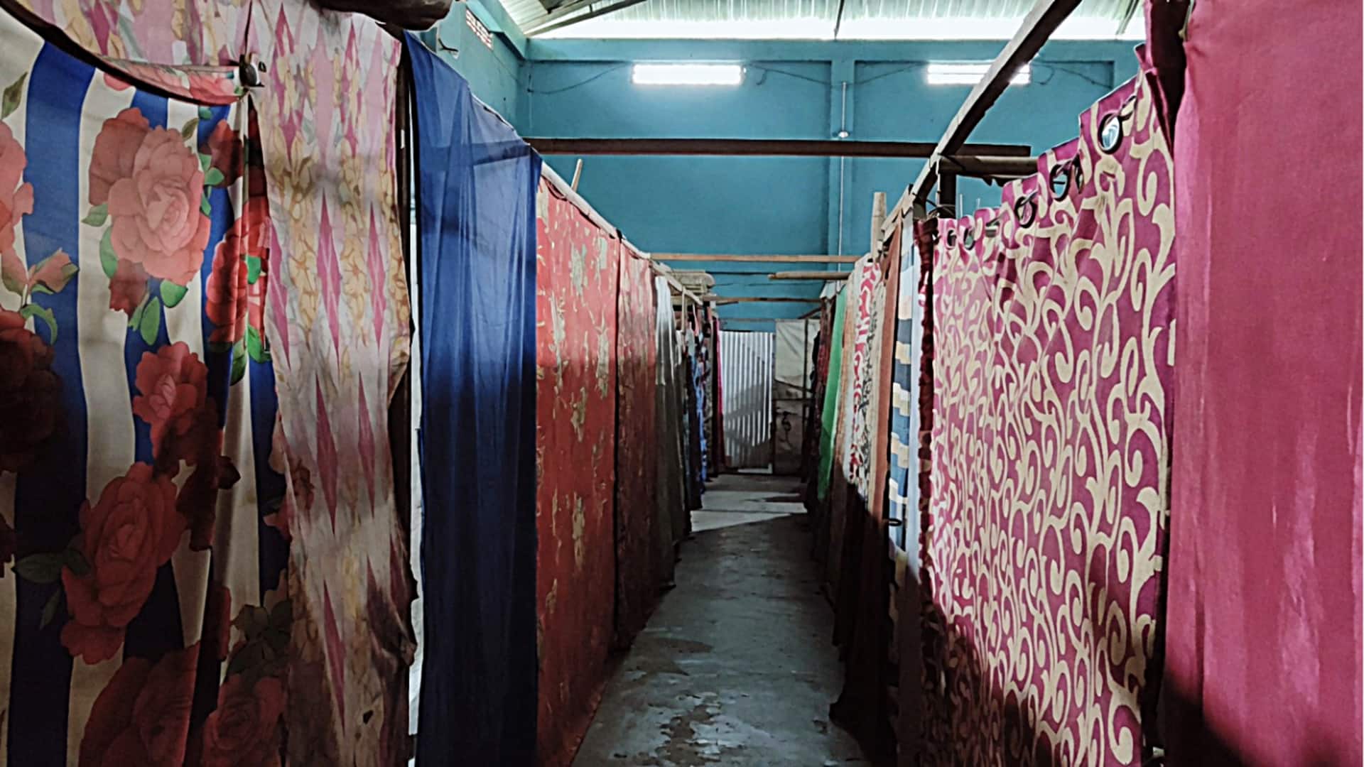 मणिपुर के विस्थापित शिविरों में गंदे शौचालय-साड़ी के पर्दे, बदतर हालात में रह रहे पीड़ित