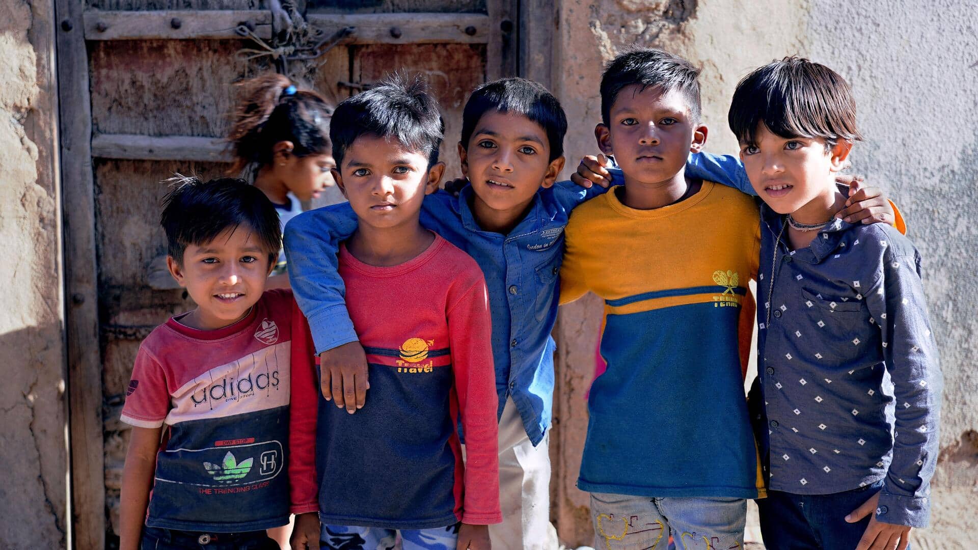 आपके शर्मीले बच्चे को नए दोस्त बनाने में होती है मुश्किल? ऐसे करें उनकी मदद 