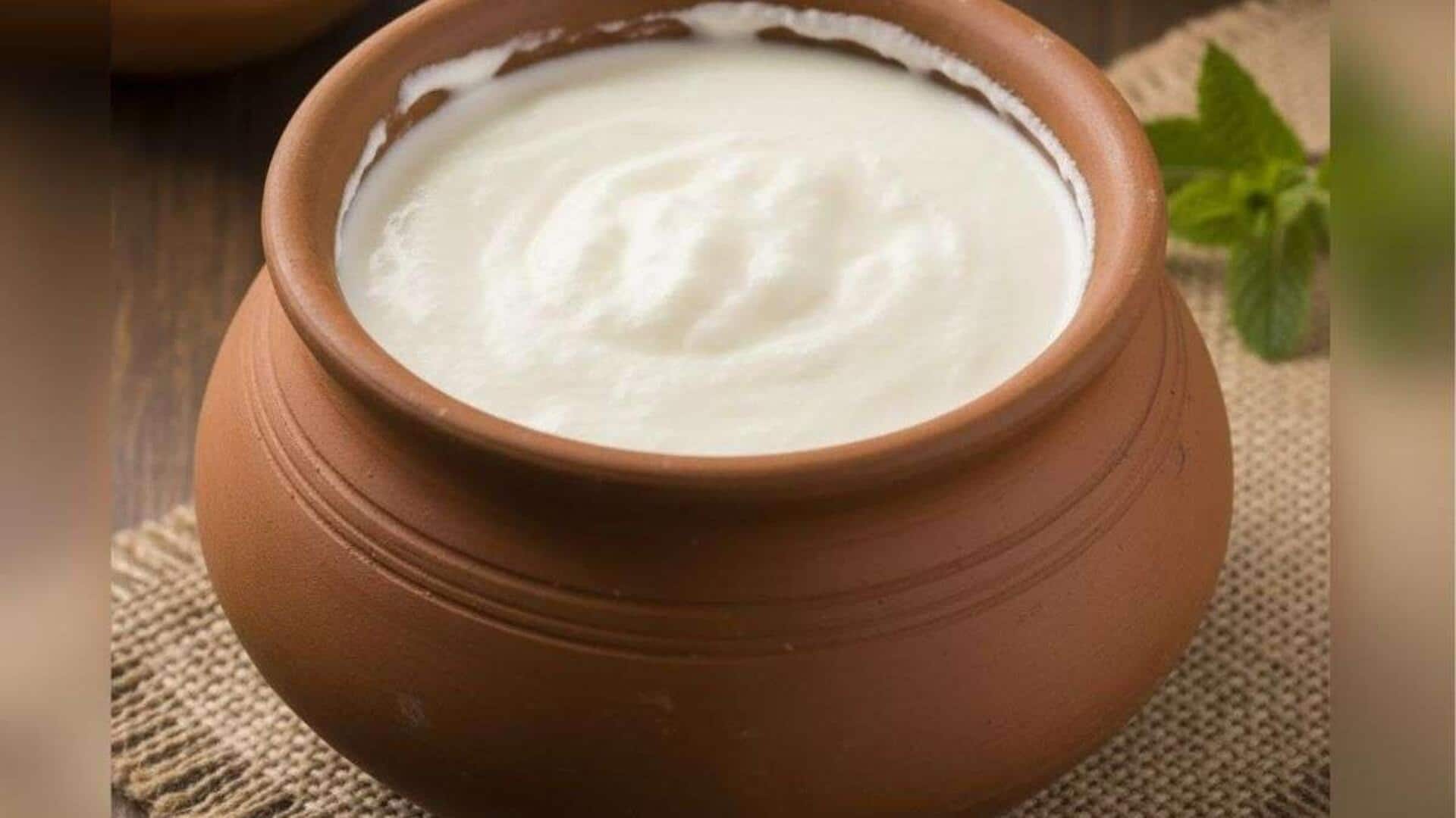 रोजाना दही खाते हैं? तो उसमें जरूर शामिल करें ये हेल्दी चीजें