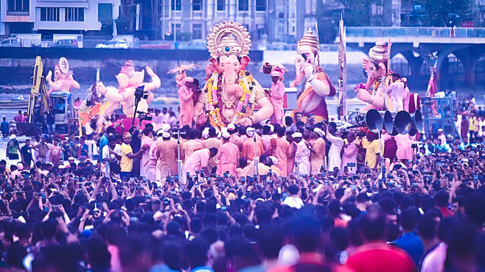 मुंबई में गणेश विसर्जन के दिन बम धमाके की धमकी, 14 आतंकवादी घुसने की सूचना मुंबई में गणेश विसर्जन के दिन बम धमाके की धमकी, 14 आतंकवादी घुसने की सूचना