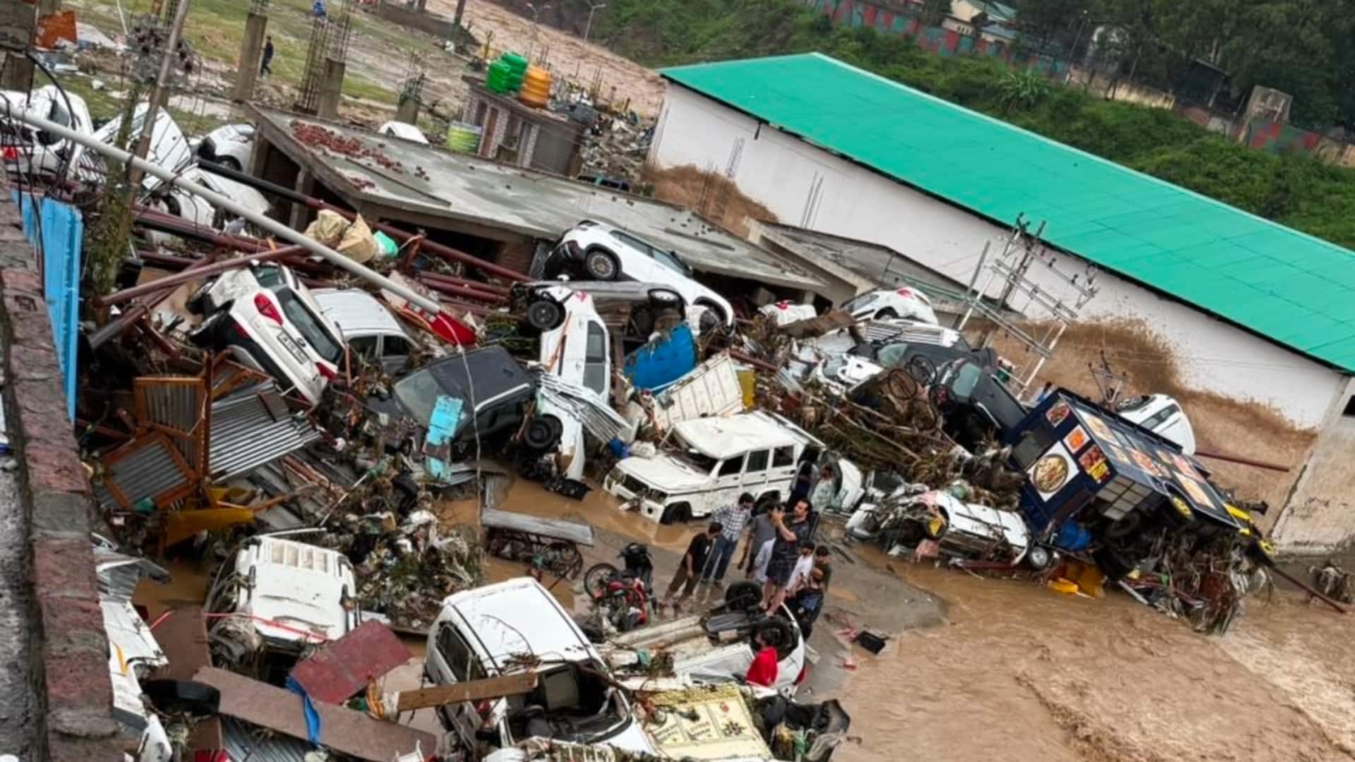 जम्मू-कश्मीर के पुंछ और किश्तवाड़ में बादल फटे; 11 की मौत, 250 वाहन बहे 