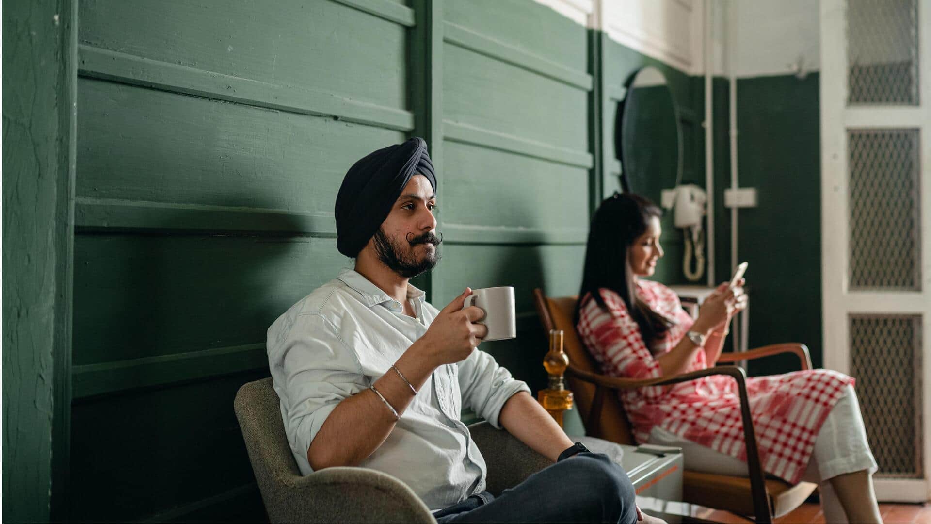 सोशल मीडिया से रिश्तों पर पड़ सकता है बुरा असर, जानिए कैसे