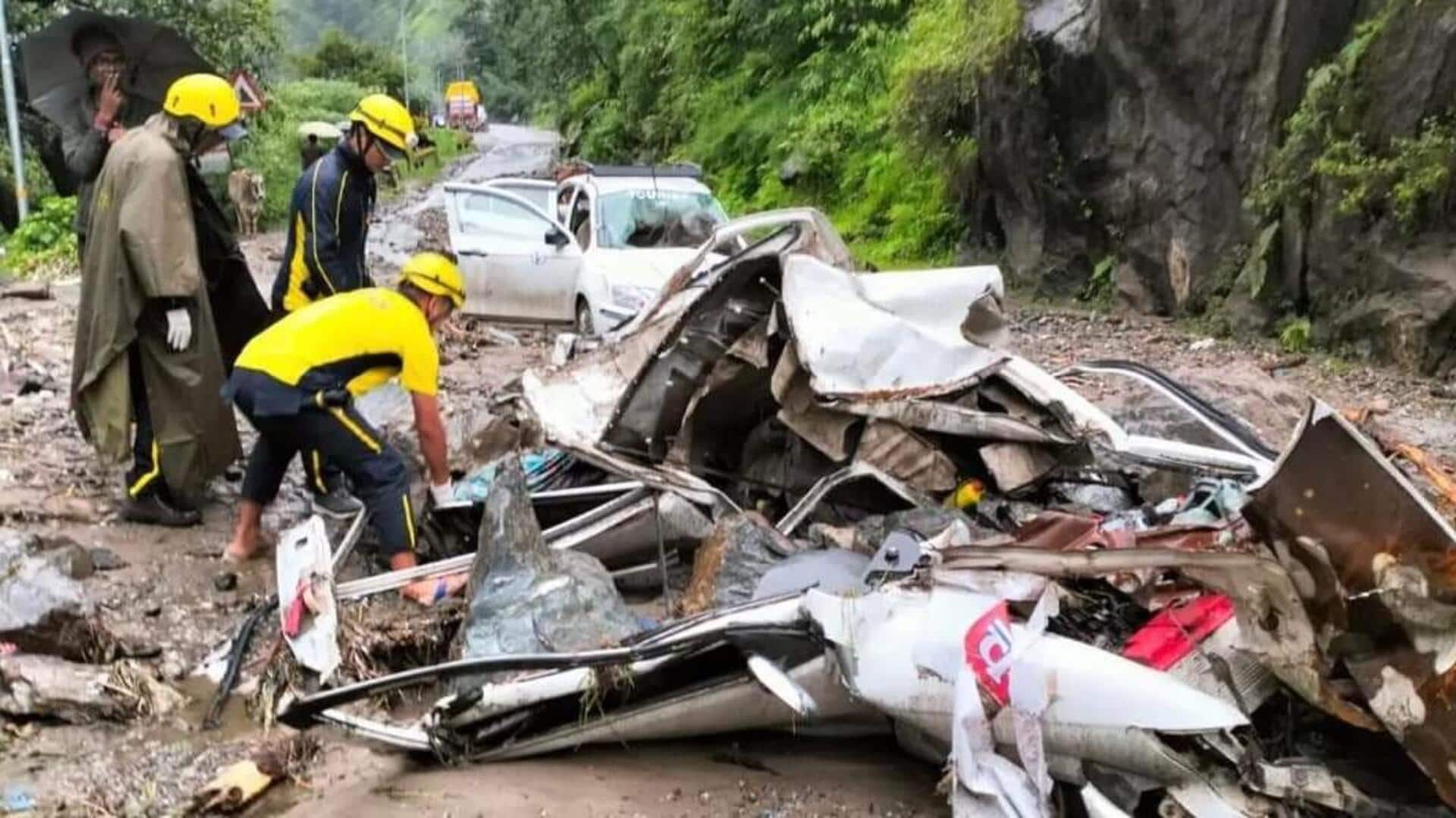 उत्तराखंड: उत्तरकाशी में भूस्खलन के मलबे में दबे कई वाहन, 4 यात्रियों की मौत