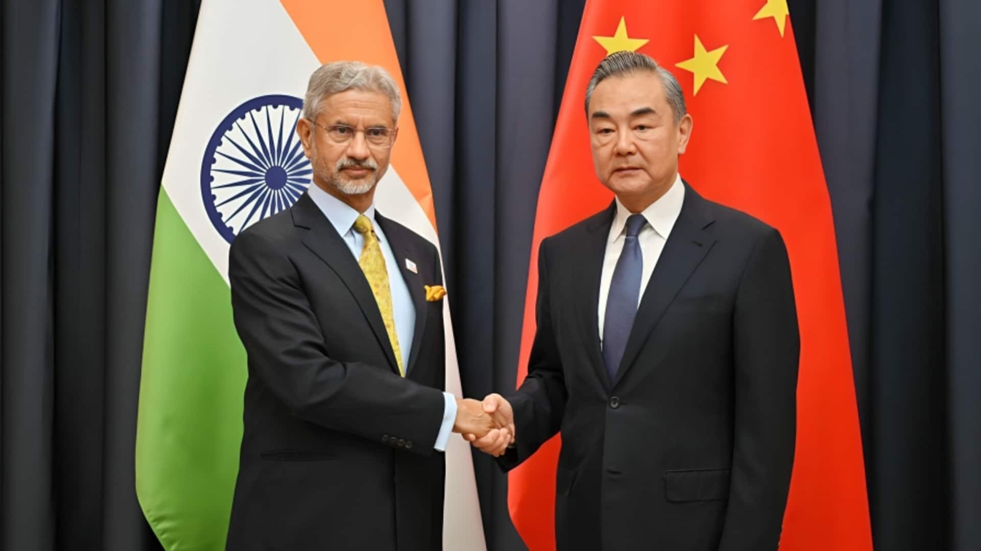 चीन: एस जयशंकर की वांग यी से मुलाकात, कहा- आतंकवाद के खिलाफ शून्य सहिष्णुता बरकरार रखें चीन: एस जयशंकर की वांग यी से मुलाकात, कहा- आतंकवाद के खिलाफ शून्य सहिष्णुता बरकरार रखें
