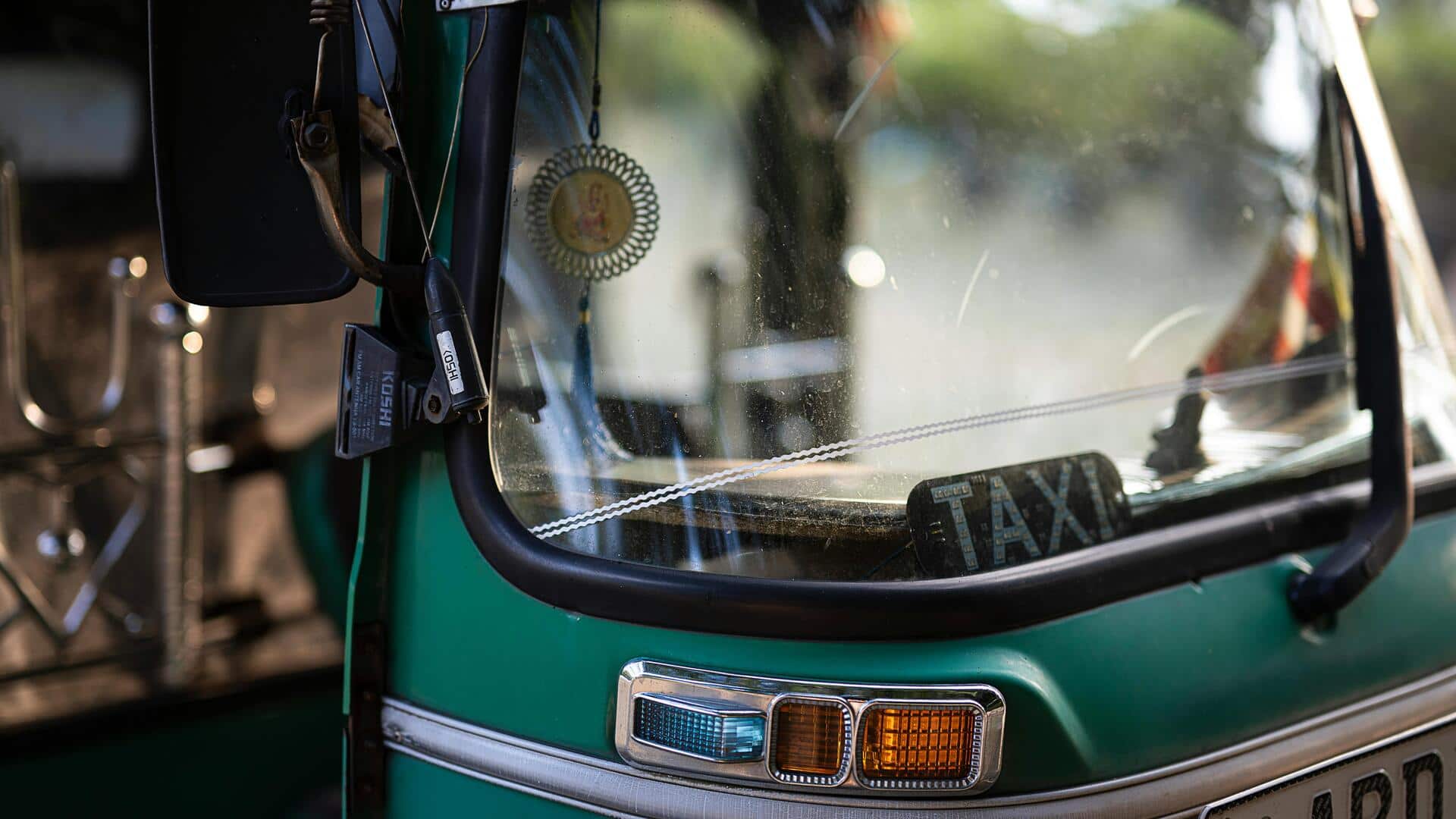 विदेश यात्रा के दौरान न पड़ें इन 5 ठगी के जाल में, जानिए बचने के तरीके