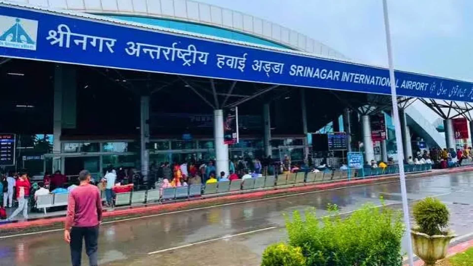 श्रीनगर हवाई अड्डे से शुरू हुई उड़ानें, 6 दिन से थी बंद श्रीनगर हवाई अड्डे से शुरू हुई उड़ानें, 6 दिन से थी बंद