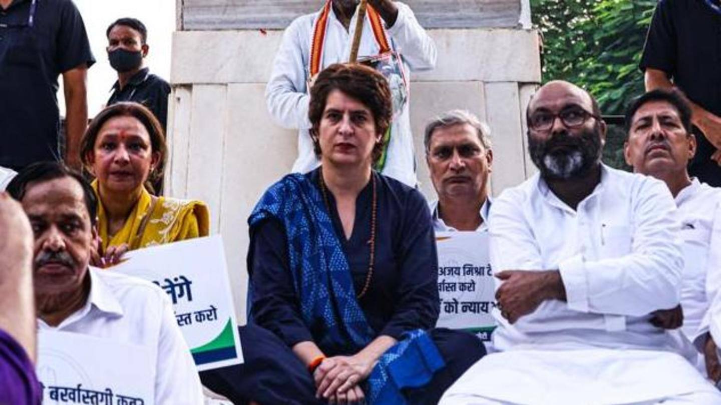 अजय मिश्रा की बर्खास्तगी के लिए प्रियंका ने किया प्रदर्शन अजय मिश्रा की बर्खास्तगी के लिए प्रियंका ने किया प्रदर्शन