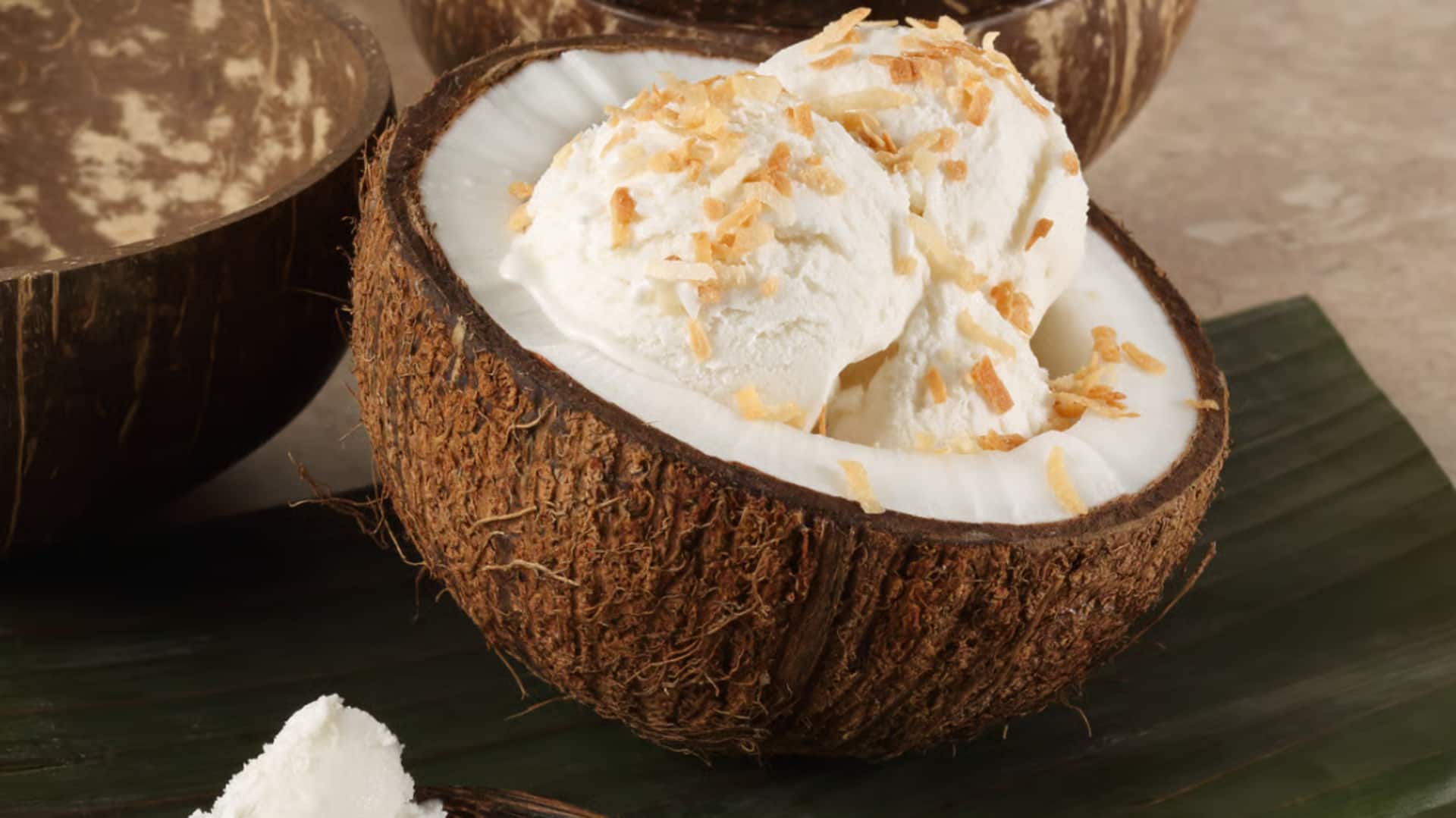 नारियल से बनाए जाने वाले इन अंतरराष्ट्रीय मीठे व्यंजनों का स्वाद है बेमिसाल, जरूर चखें