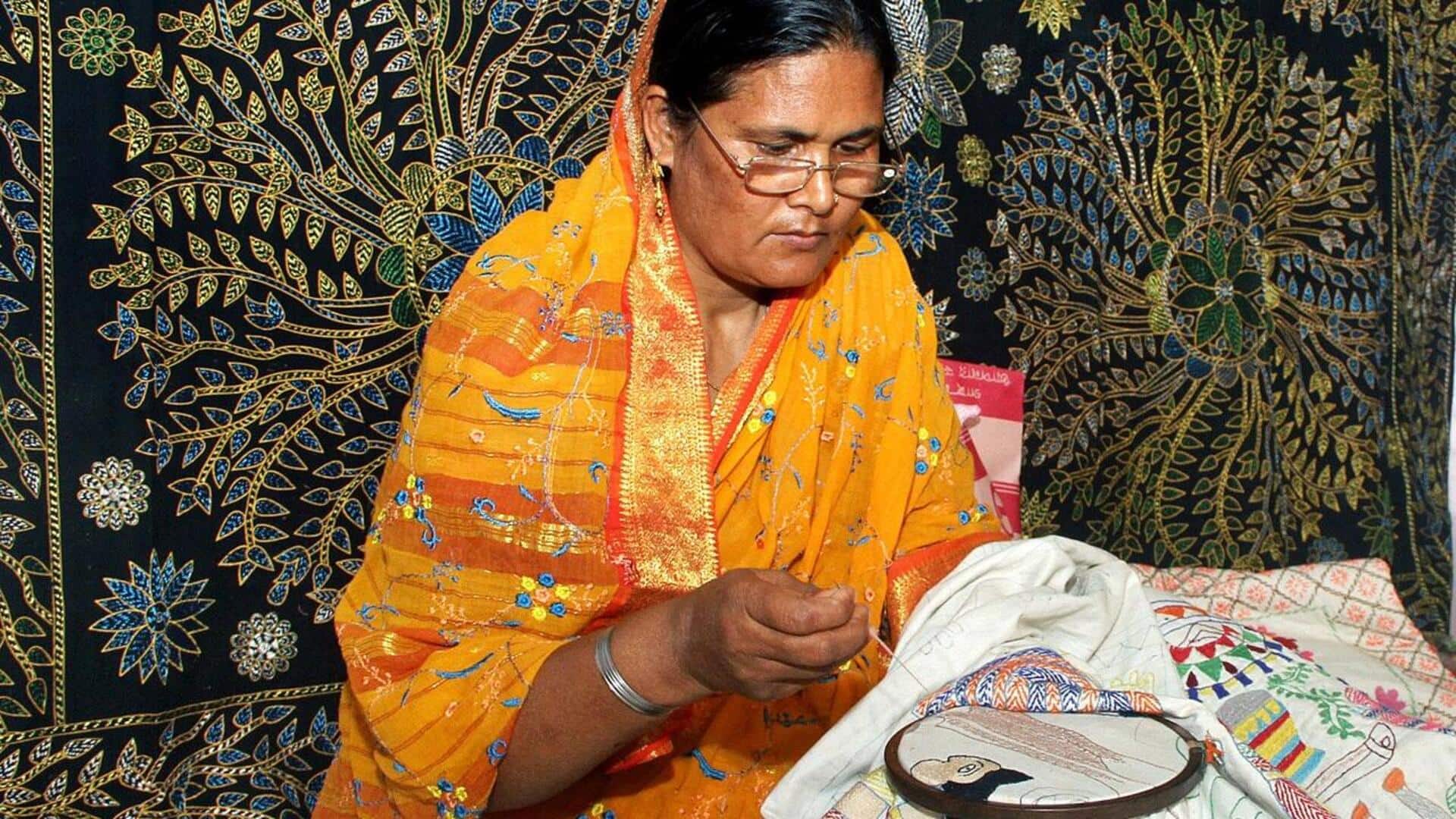 मौसम के अनुसार पहनें ये 5 भारतीय कढ़ाई वाले कपड़े, आपको मिलेगा सबसे खास लुक