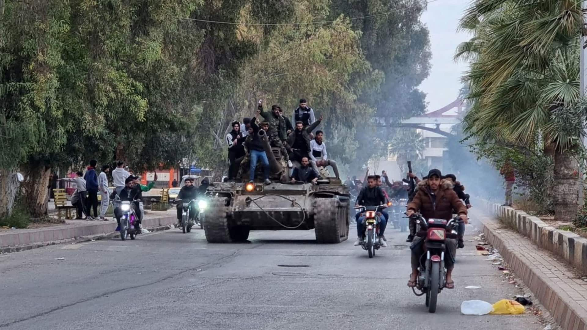 सीरियाई राष्ट्रपति बशर अल-असद के देश छोड़ने की खबरें, राजधानी दमिश्क में घुसे विद्रोही