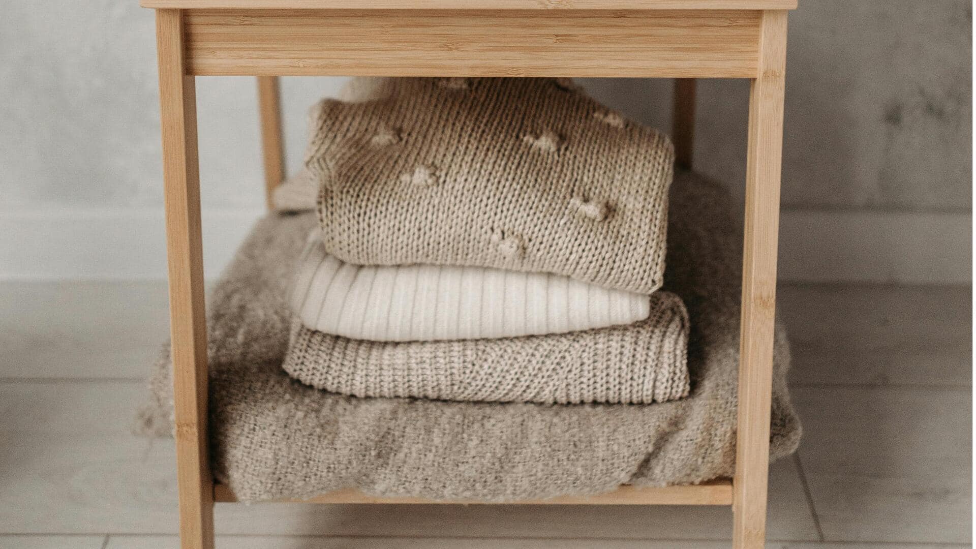 सर्दियों के कपड़ों का इस तरह रखें ध्यान, लंबे समय तक रहेंगे ठीक