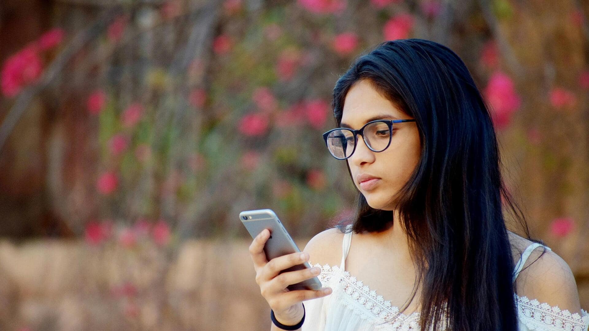 गर्मियों के दौरान फोन को गर्म होने से बचाने के लिए अपना सकते हैं ये टिप्स