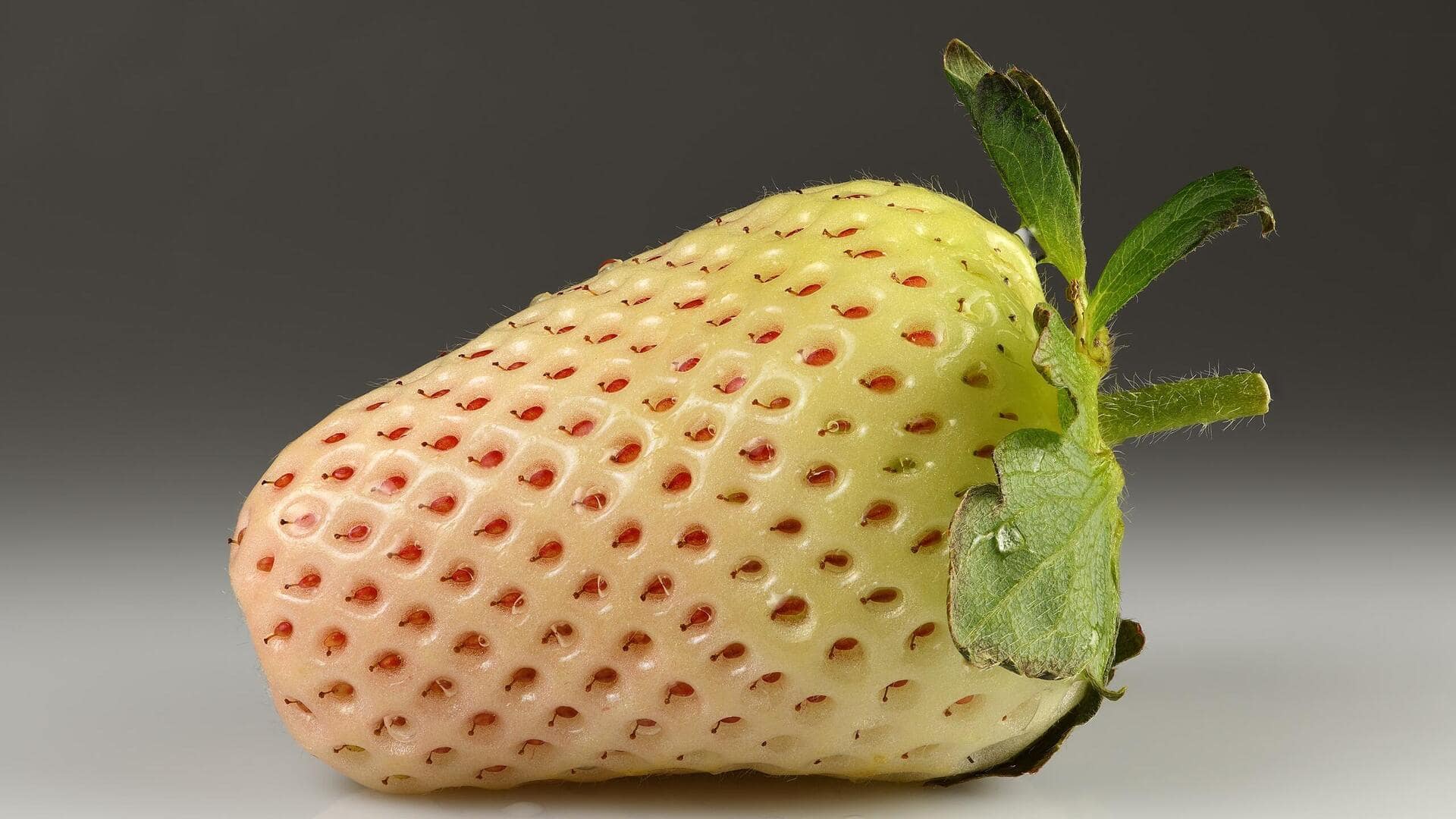 स्ट्रॉबेरी की तरह दिखने वाली पाइनबेरी खाने से मिल सकते हैं ये फायदे