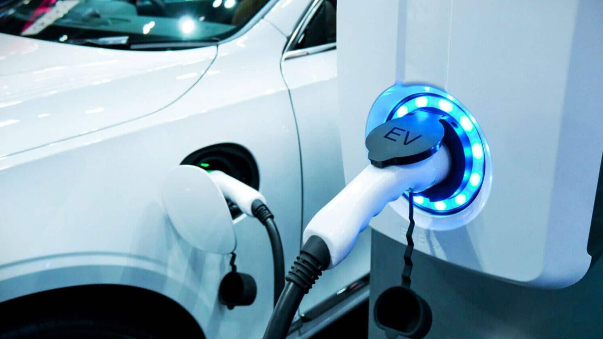 इलेक्ट्रिक वाहनों की बैटरी पर होगा आधार जैसा नंबर, परिवहन मंत्रालय ने रखा प्रस्ताव 