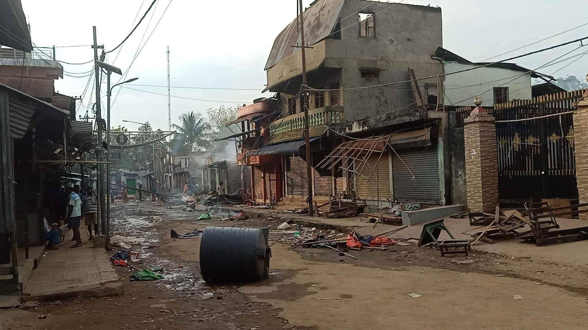 मणिपुर: इंफाल में उग्रवादियों की गोलीबारी में सेना का जवान घायल, कई घरों को आग लगाई