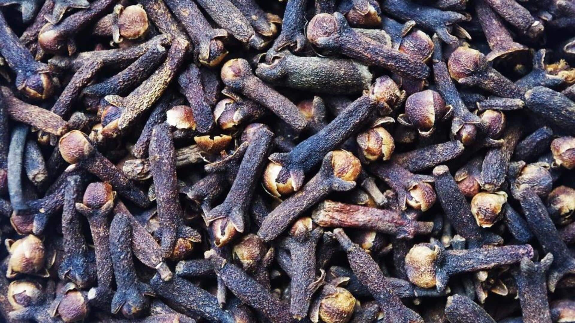 खाने में जरूर डालें लौंग, इससे मिल सकते हैं कई स्वास्थ्य लाभ खाने में जरूर डालें लौंग, इससे मिल सकते हैं कई स्वास्थ्य लाभ