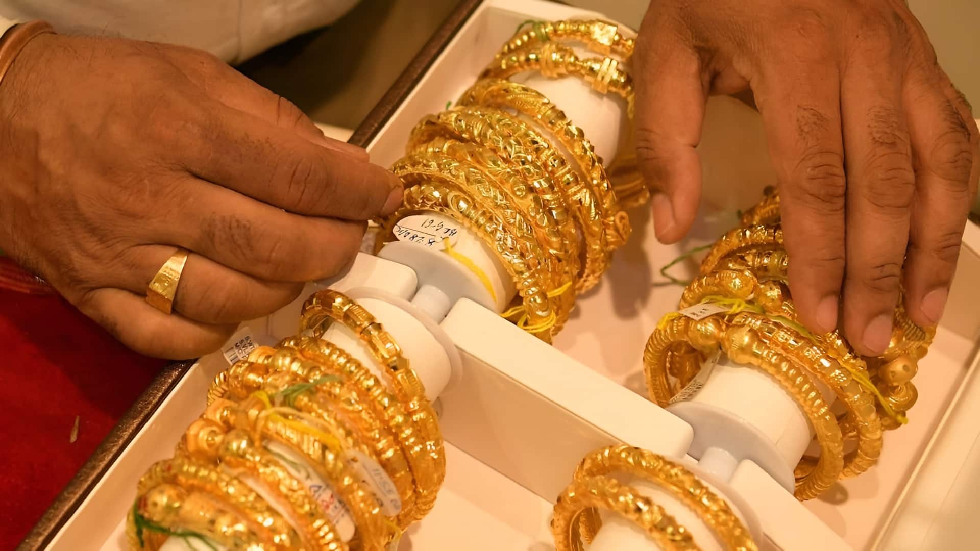 सरकार ने जारी की सोना-चांदी आयात करने वाले 15 बैंकों की सूची