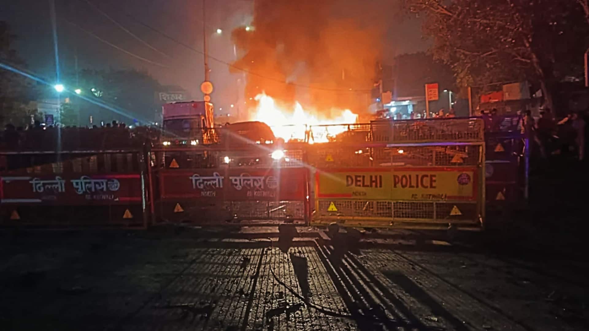 दिल्ली में लाल किले के पास कार में जोरदार विस्फोट; 10 लोगों की मौत, कई घायल