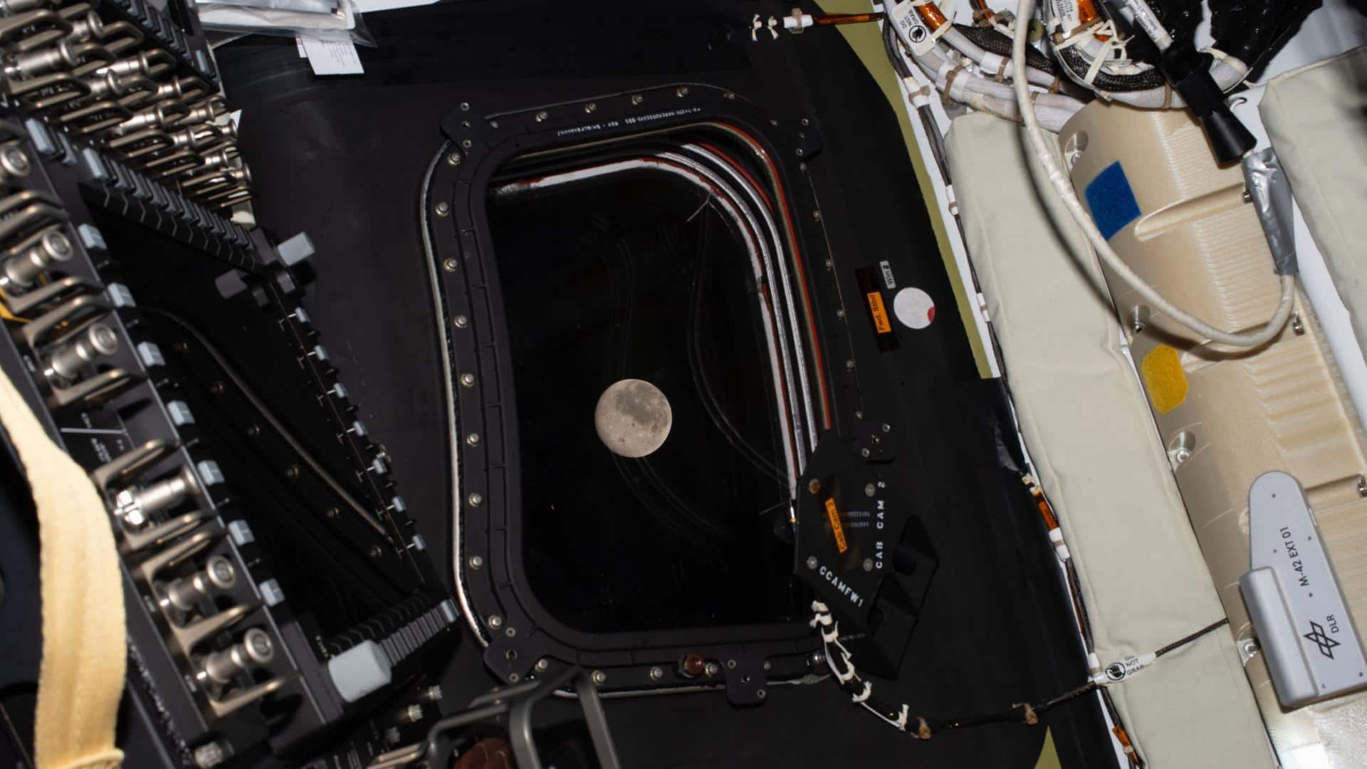 नासा ने रचा इतिहास, आर्टेमिस II से 50 साल बाद इंसानों ने लगाया चांद का चक्कर