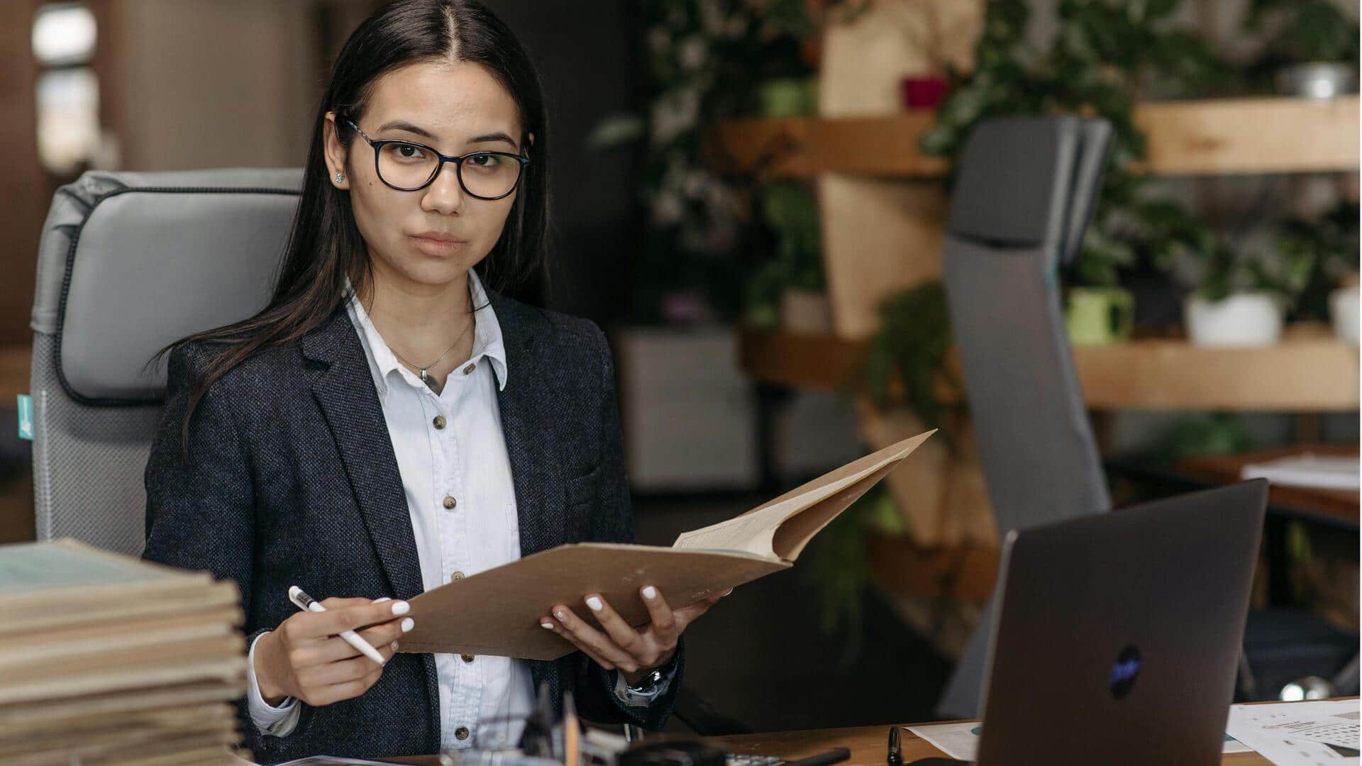 ऑफिस की मीटिंग में अच्छा दिखना चाहते हैं? इन 5 बातों का रखें ध्यान