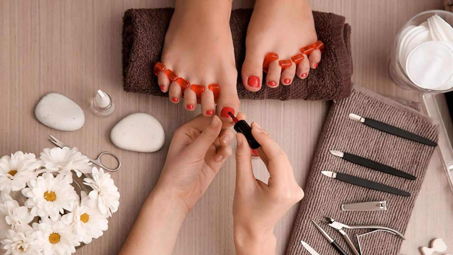 घर पर पेडिक्योर करते समय न करें ये गलतियां, हो सकता है नुकसान