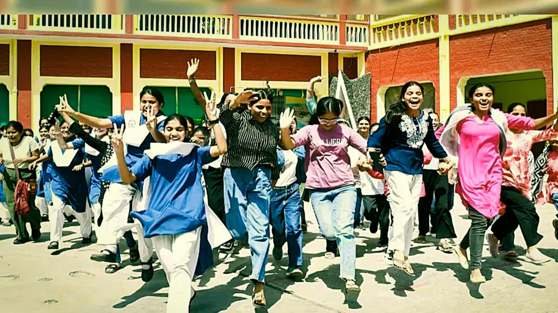 UP बोर्ड 10वीं और 12वीं का परीक्षा परिणाम जारी, ऐसे चेक करें