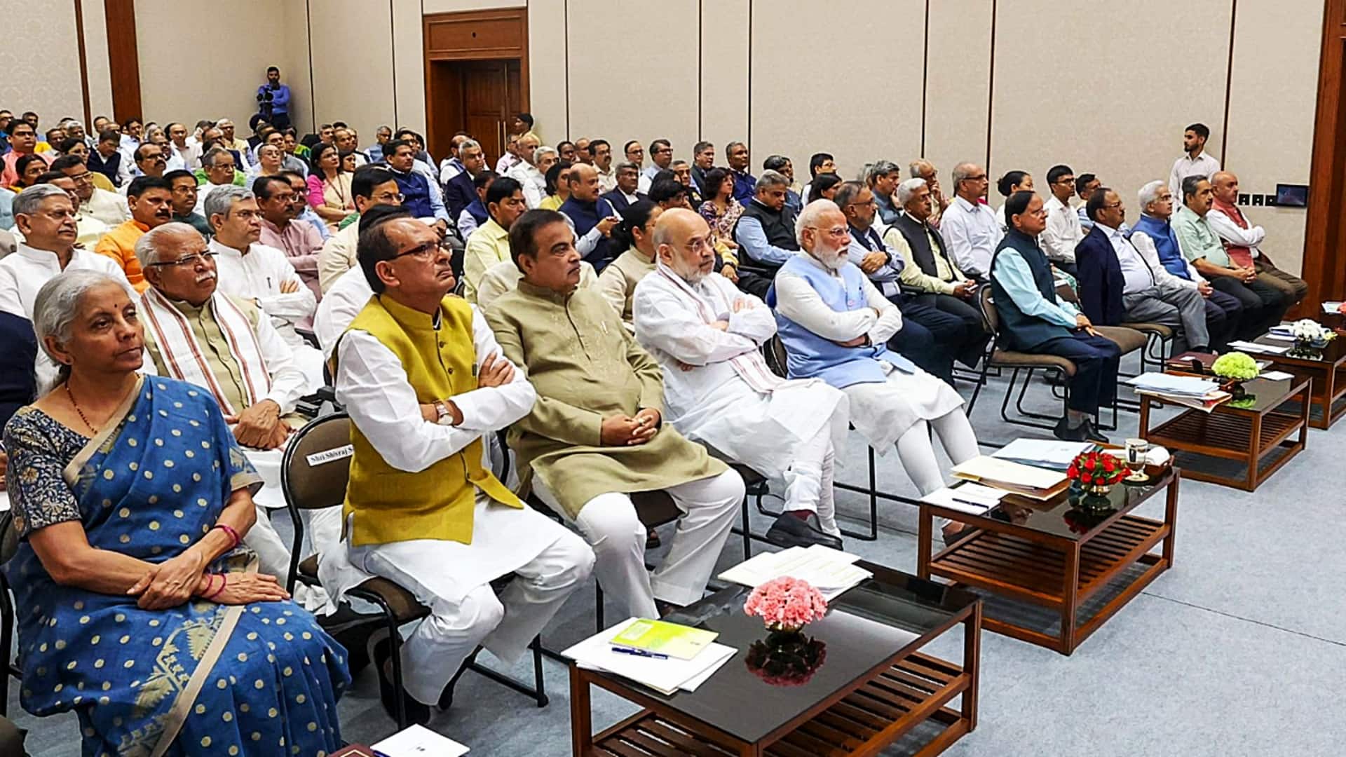 प्रधानमंत्री मोदी की कैबिनेट के साथ साढ़े 4 घंटे बैठक, बोले- विकसित भारत सिर्फ नारा नहीं