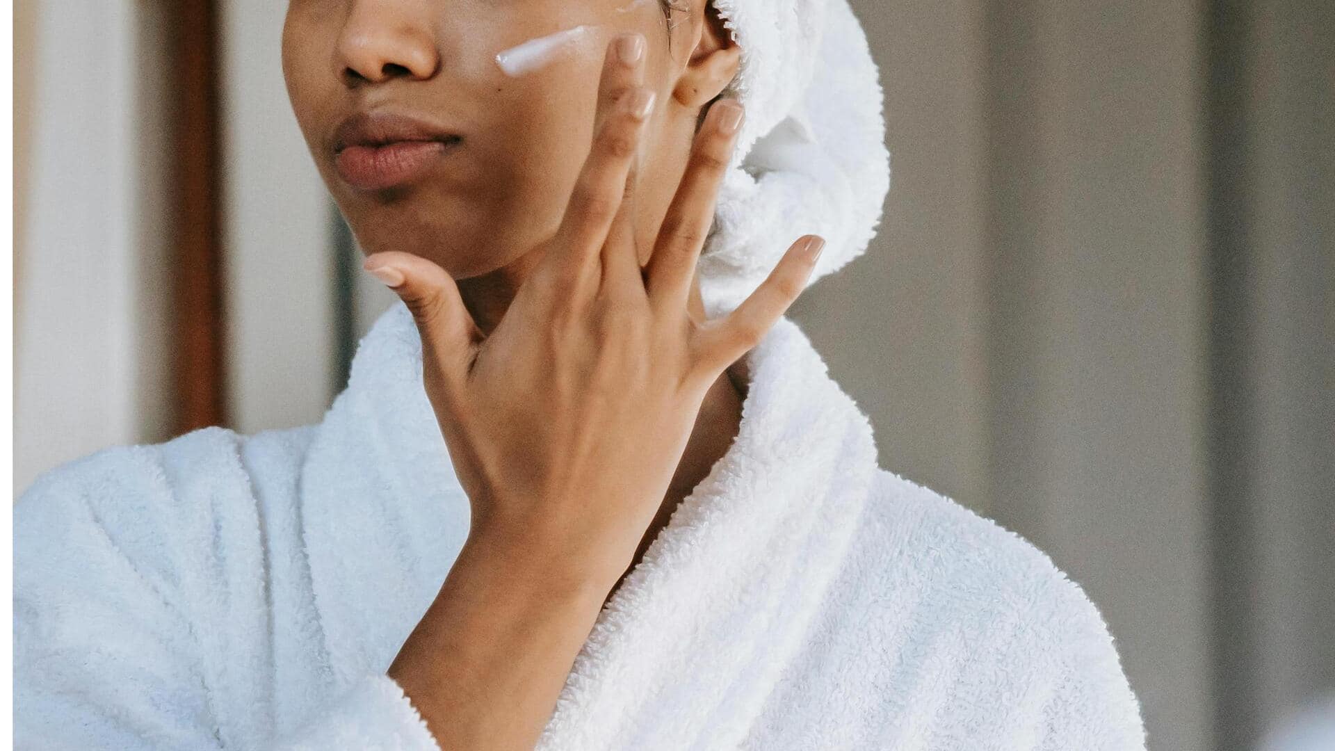 मौसमी बदलाव के दौरान त्वचा की देखभाल करने के लिए आजमाएं ये 5 तरीके