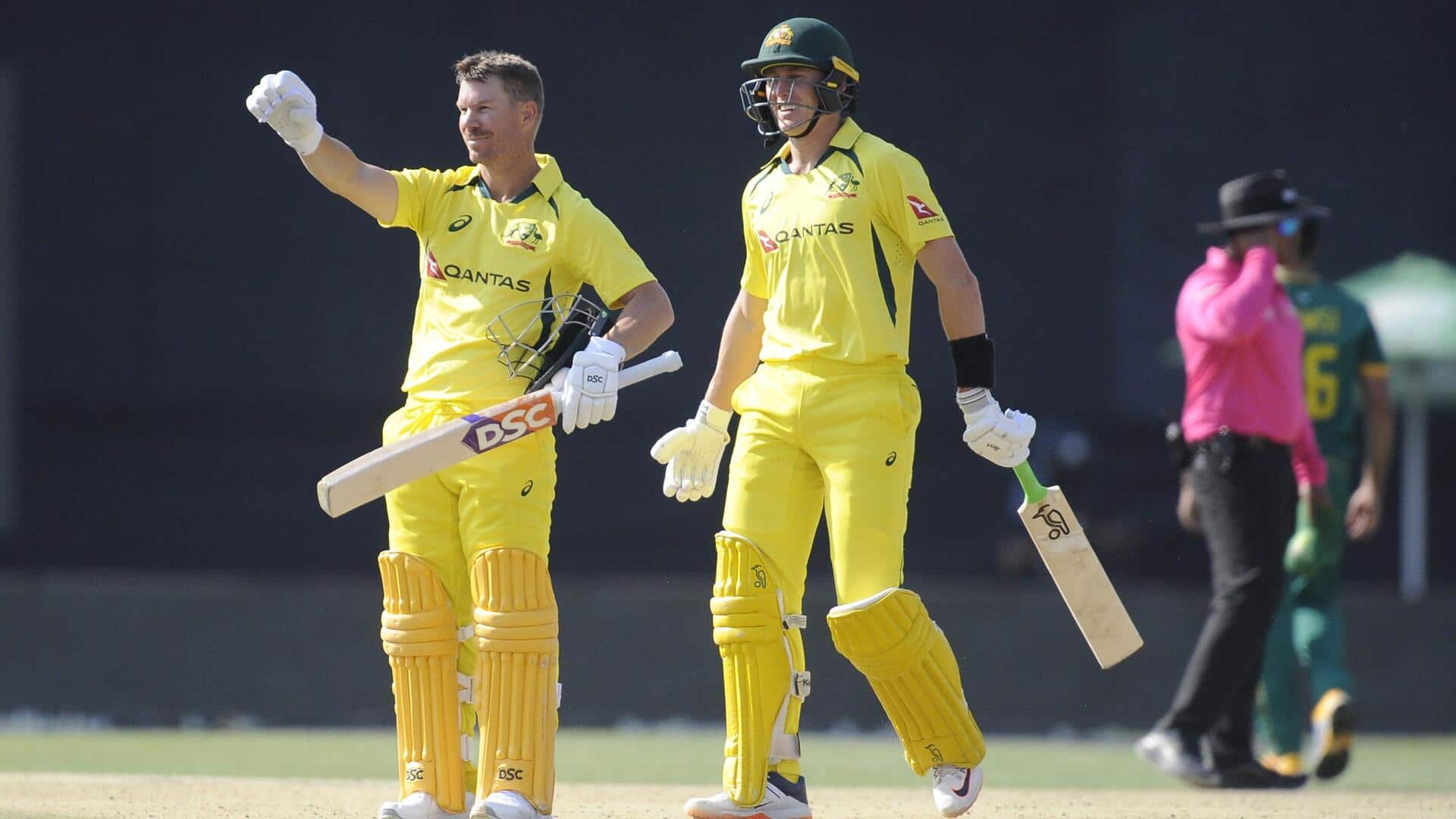 भारत बनाम ऑस्ट्रेलिया: डेविड वार्नर ने लगातार तीसरे वनडे में लगाया अर्धशतक, जानिए आंकड़े