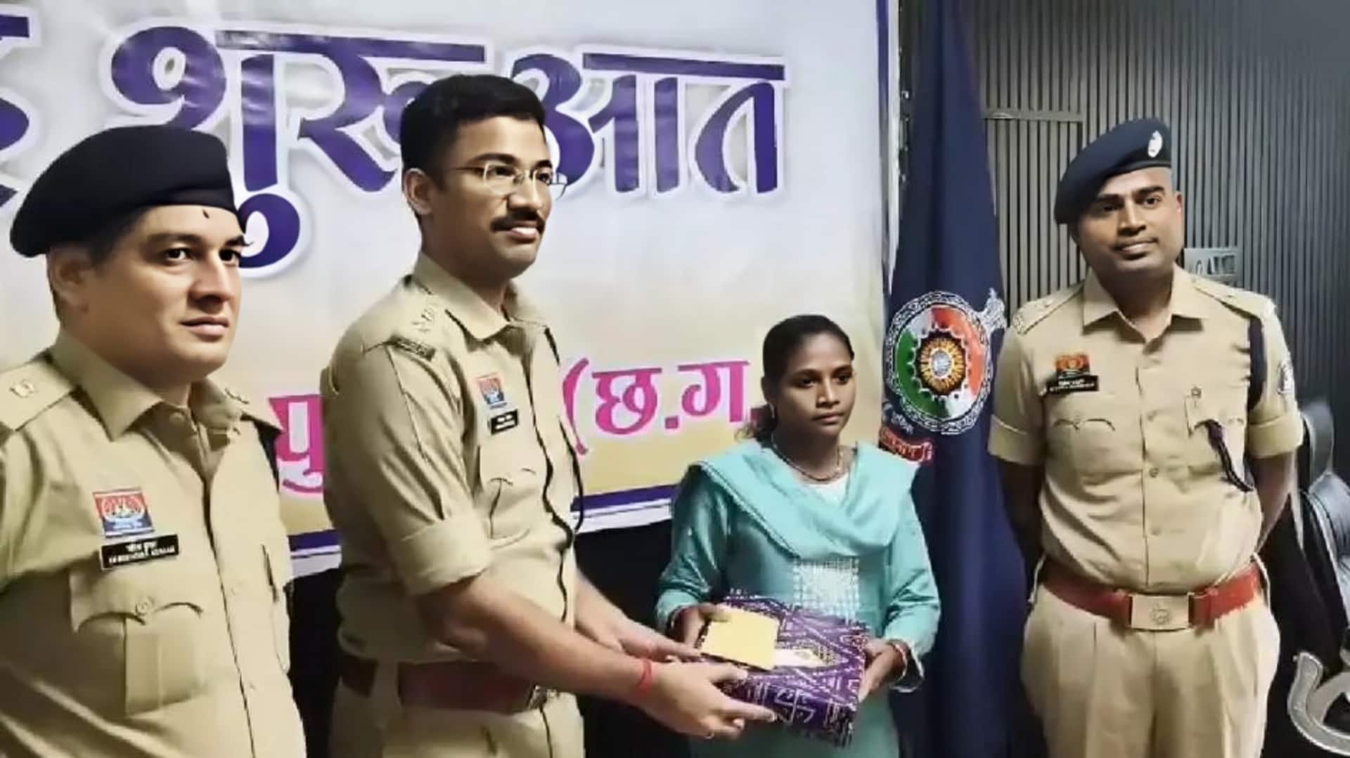 छत्तीसगढ़ के गरियाबंद में महिला नक्सली कमांडर जानसी का आत्मसमर्पण, किया बड़ा खुलासा छत्तीसगढ़ के गरियाबंद में महिला नक्सली कमांडर जानसी का आत्मसमर्पण, किया बड़ा खुलासा