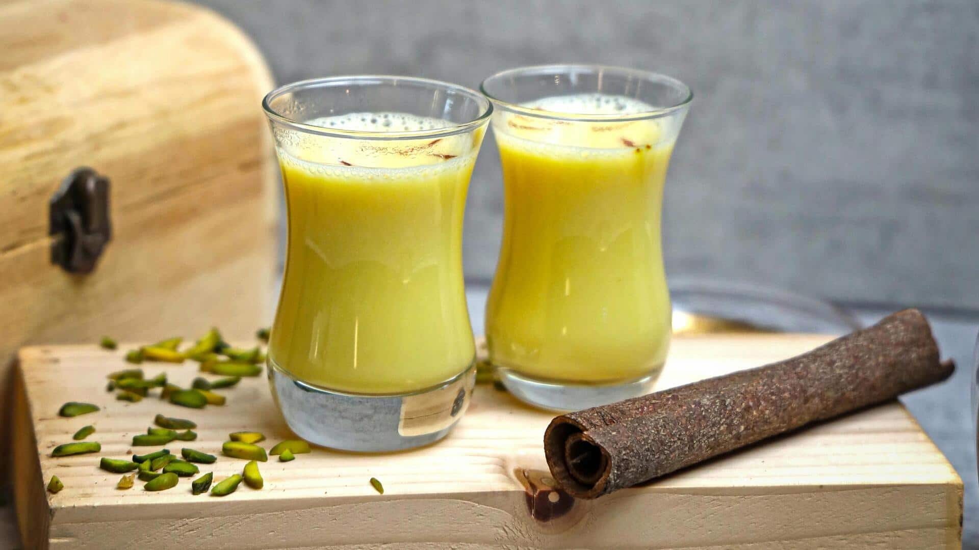 लंबे समय तक काम करने के बाद शरीर में दर्द होता है? अपनाएं ये 5 घरेलू नुस्खे