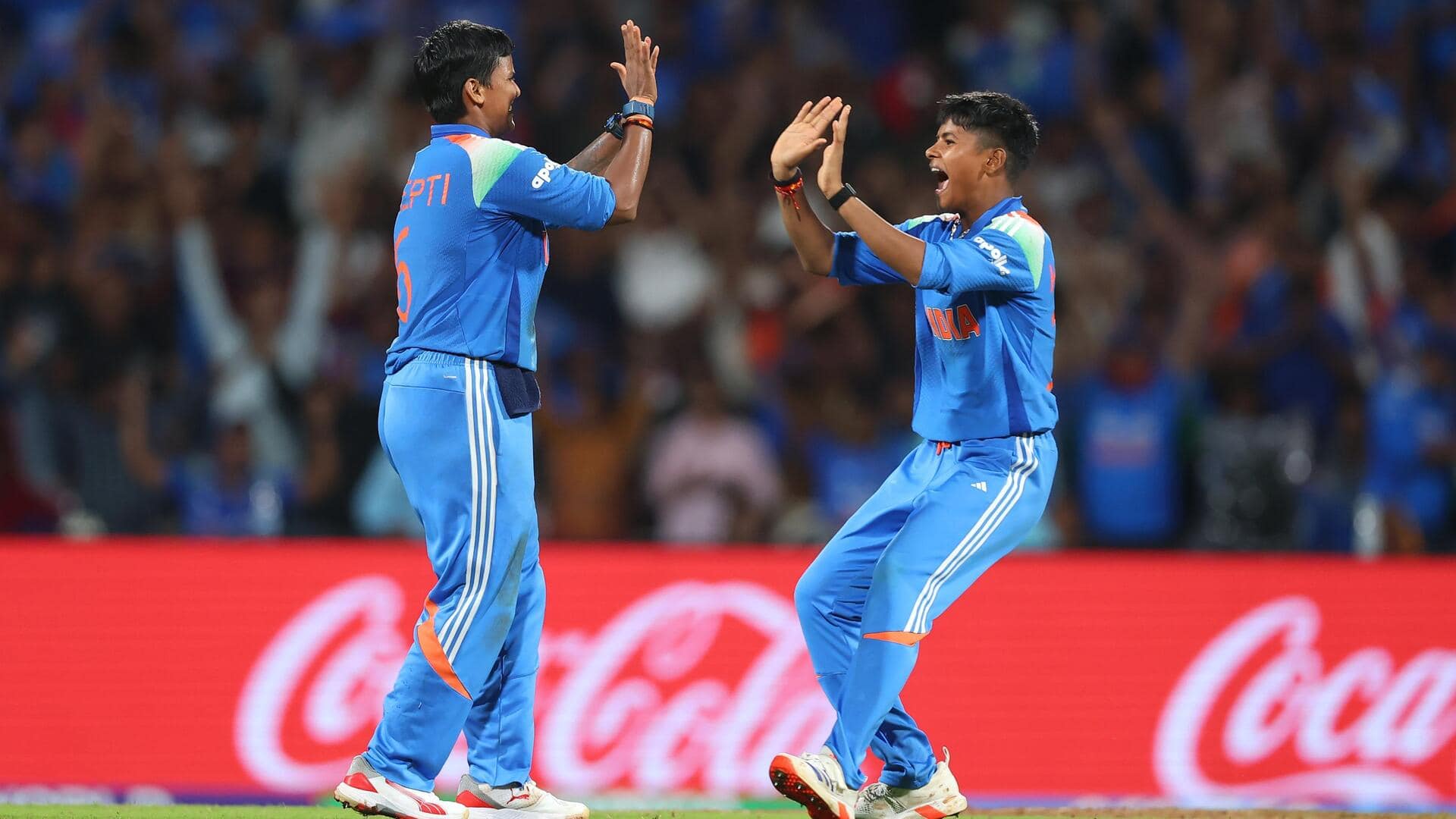 वनडे विश्व कप: दीप्ति शर्मा ने फाइनल में लिए 5 विकेट, प्लेयर ऑफ द टूर्नामेंट बनी