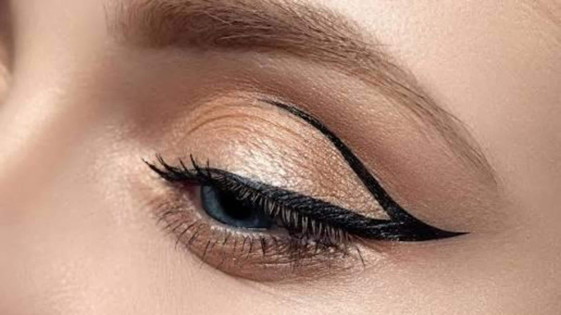 आंखों को आकर्षक बनाने के लिए लगाते हैं आईलाइनर? इन 5 गलतियों से बचें
