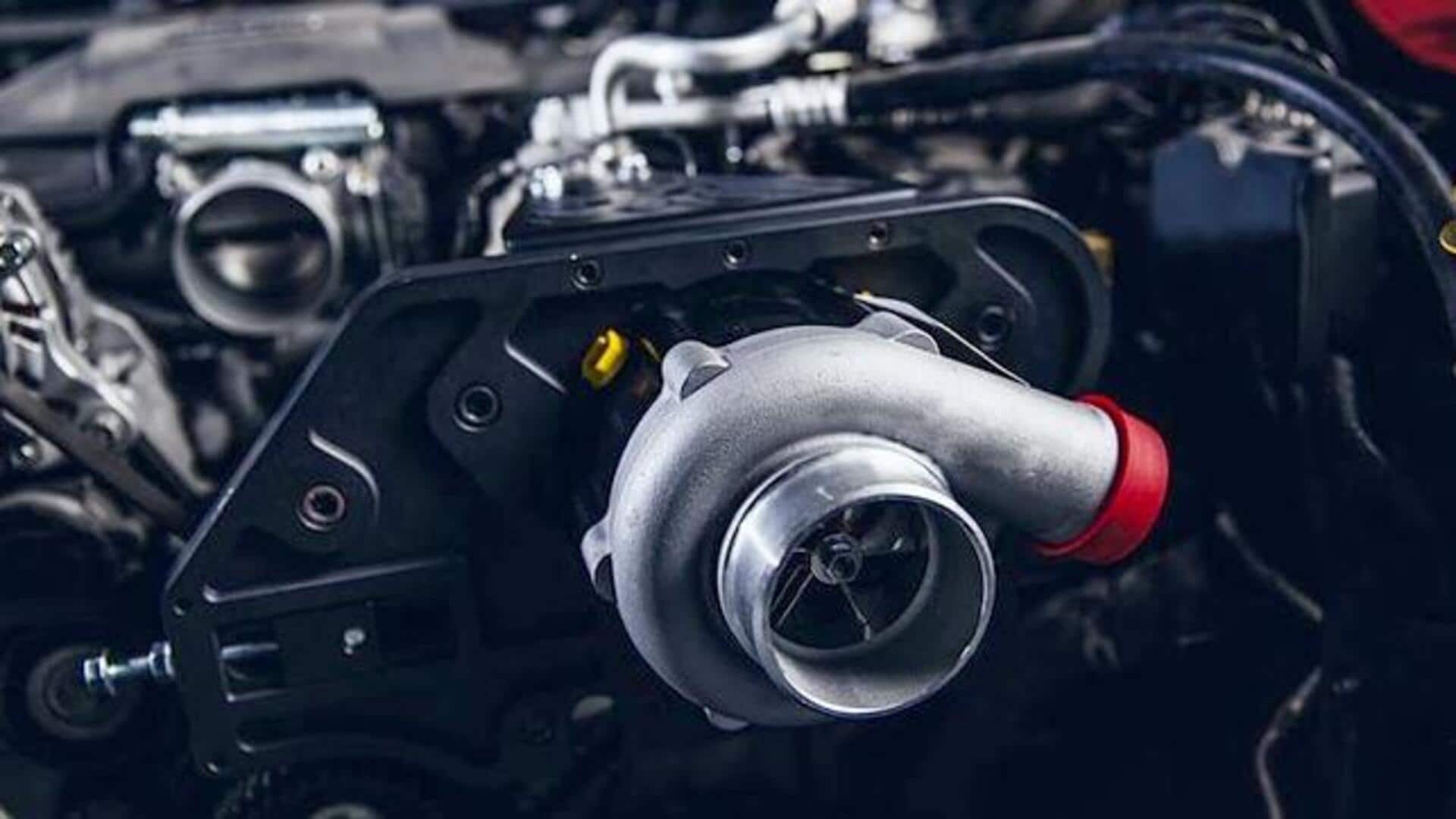 #NewsBytesExplainer: कितने प्रकार के होते हैं कार इंजन और ये कैसे काम करते हैं?