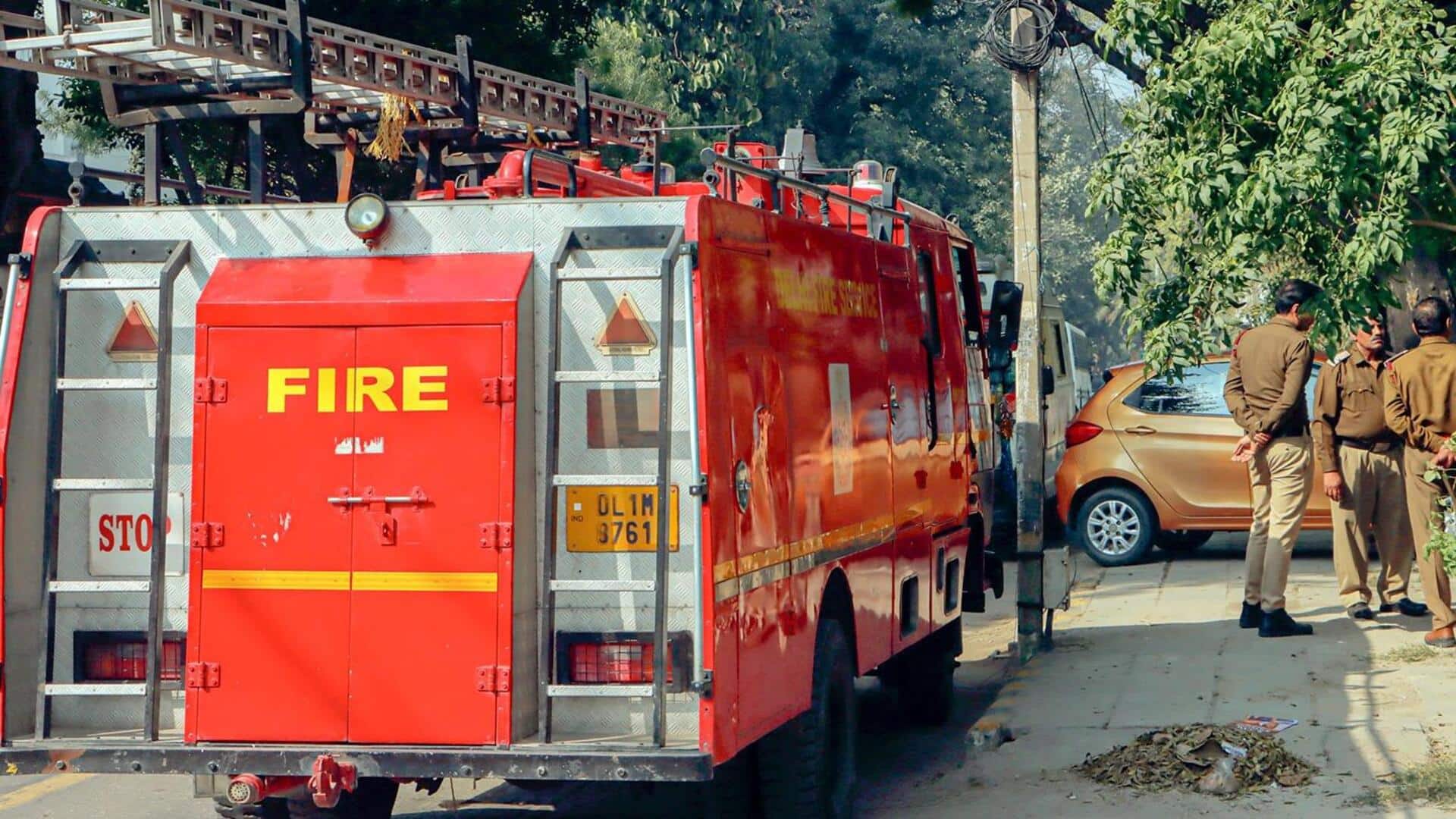 दिल्ली के पालम में 5 मंजिला इमारत में लगी भीषण आग, 3 बच्चों समेत 7 मौत