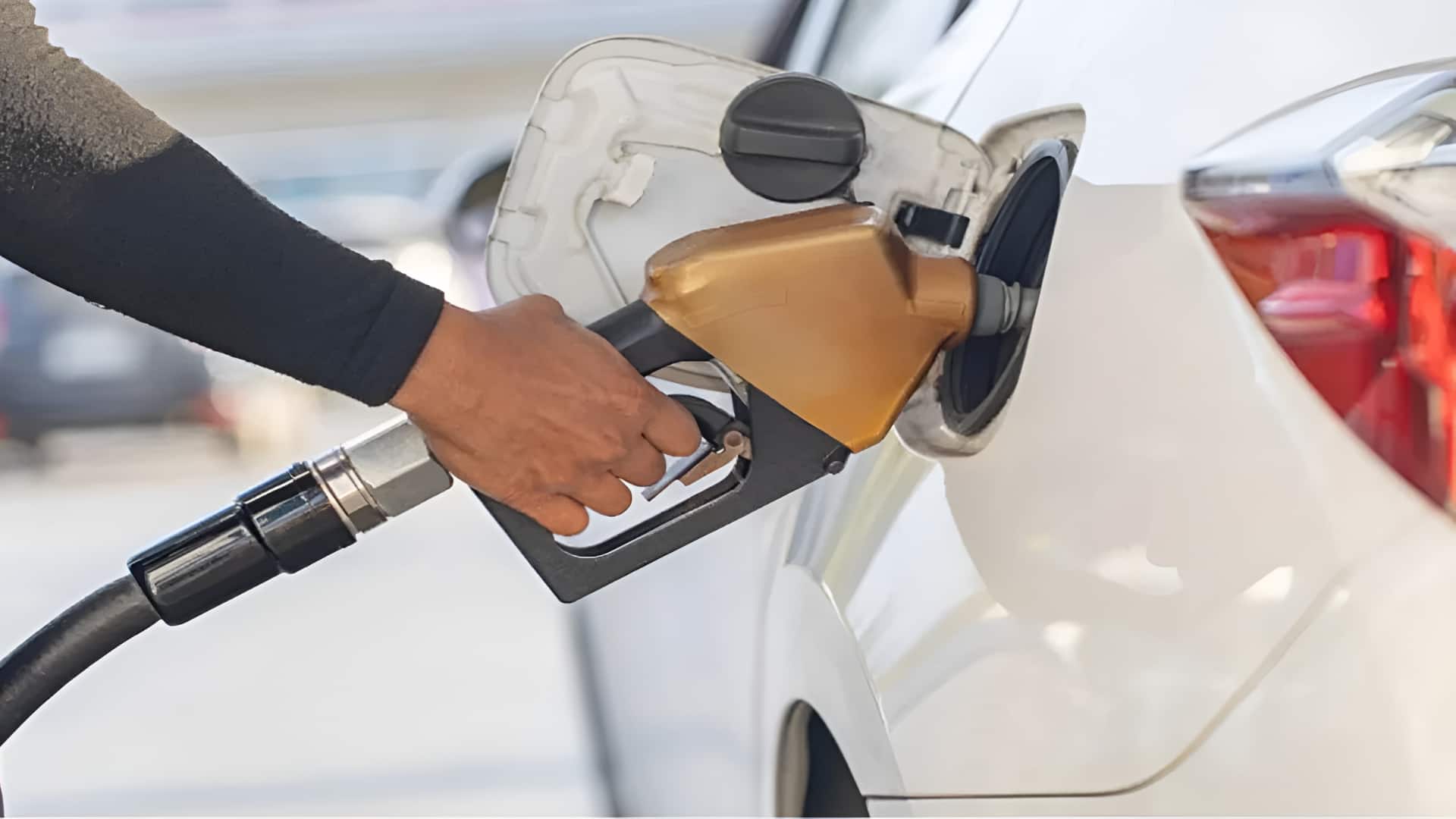 भारत में जल्द अल्कोहल से चल सकती हैं गाड़ियां, सरकार कर रही तैयारी