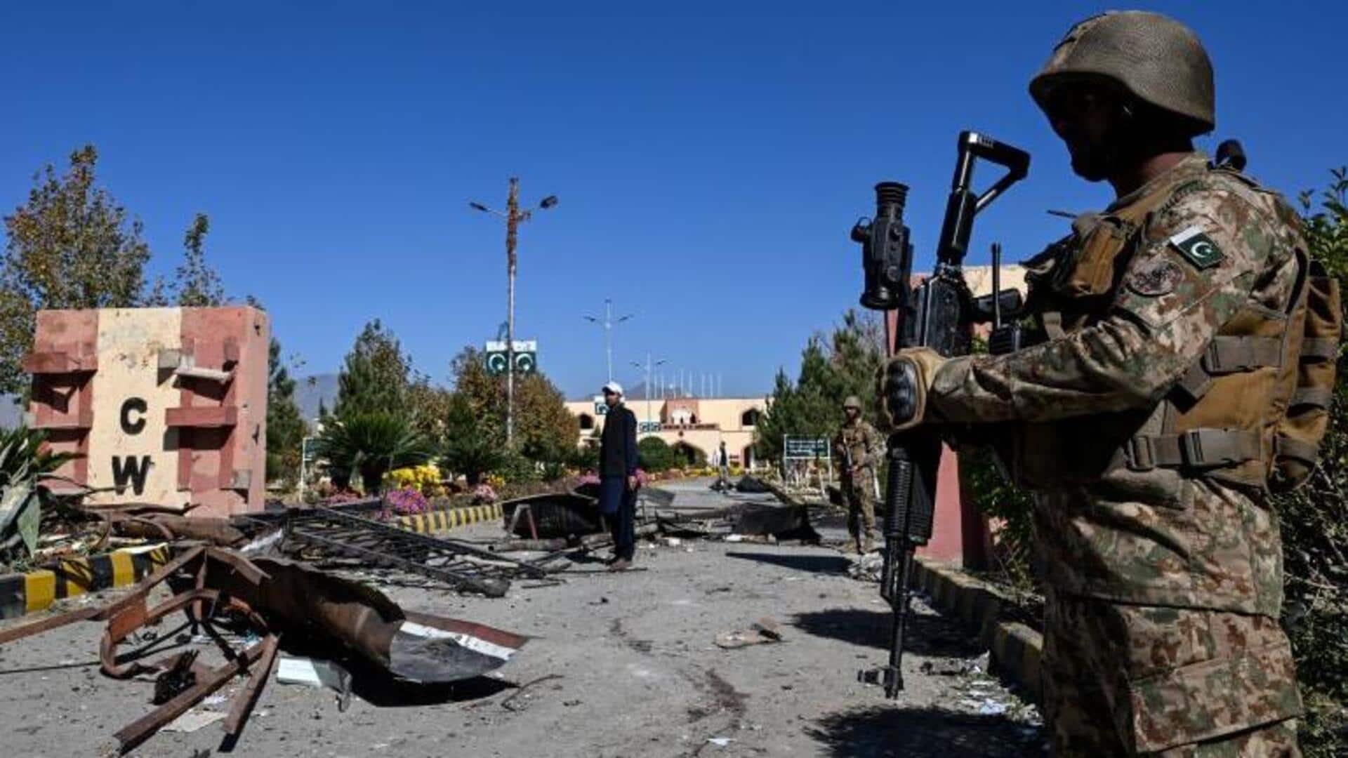 पाकिस्तानी सेना के साथ हुई गोलीबारी में अफगानिस्तान में 4 लोगों की मौत, बढ़ा तनाव